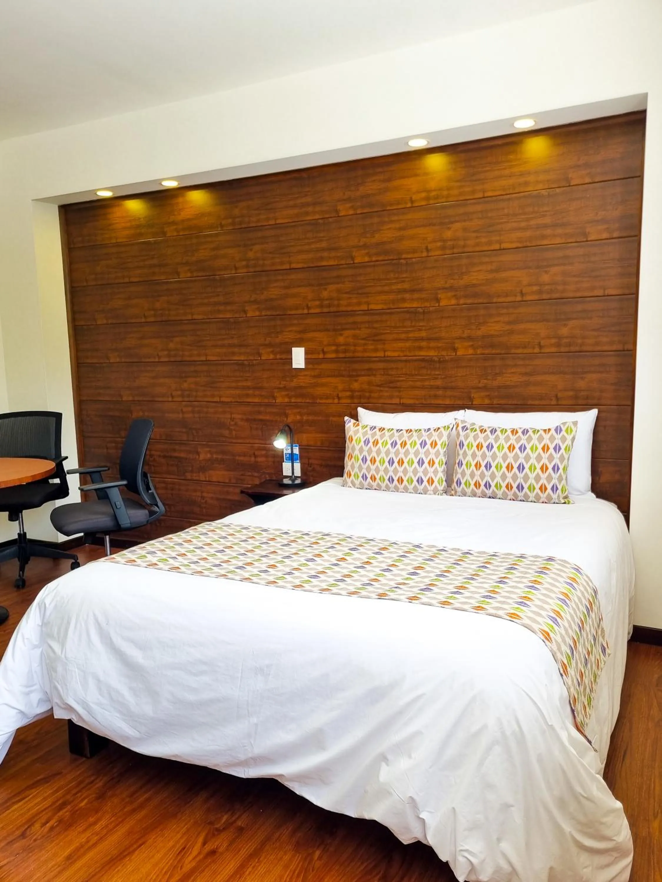 Photo of the whole room, Bed in Burbi Lake Lodge Monteverde