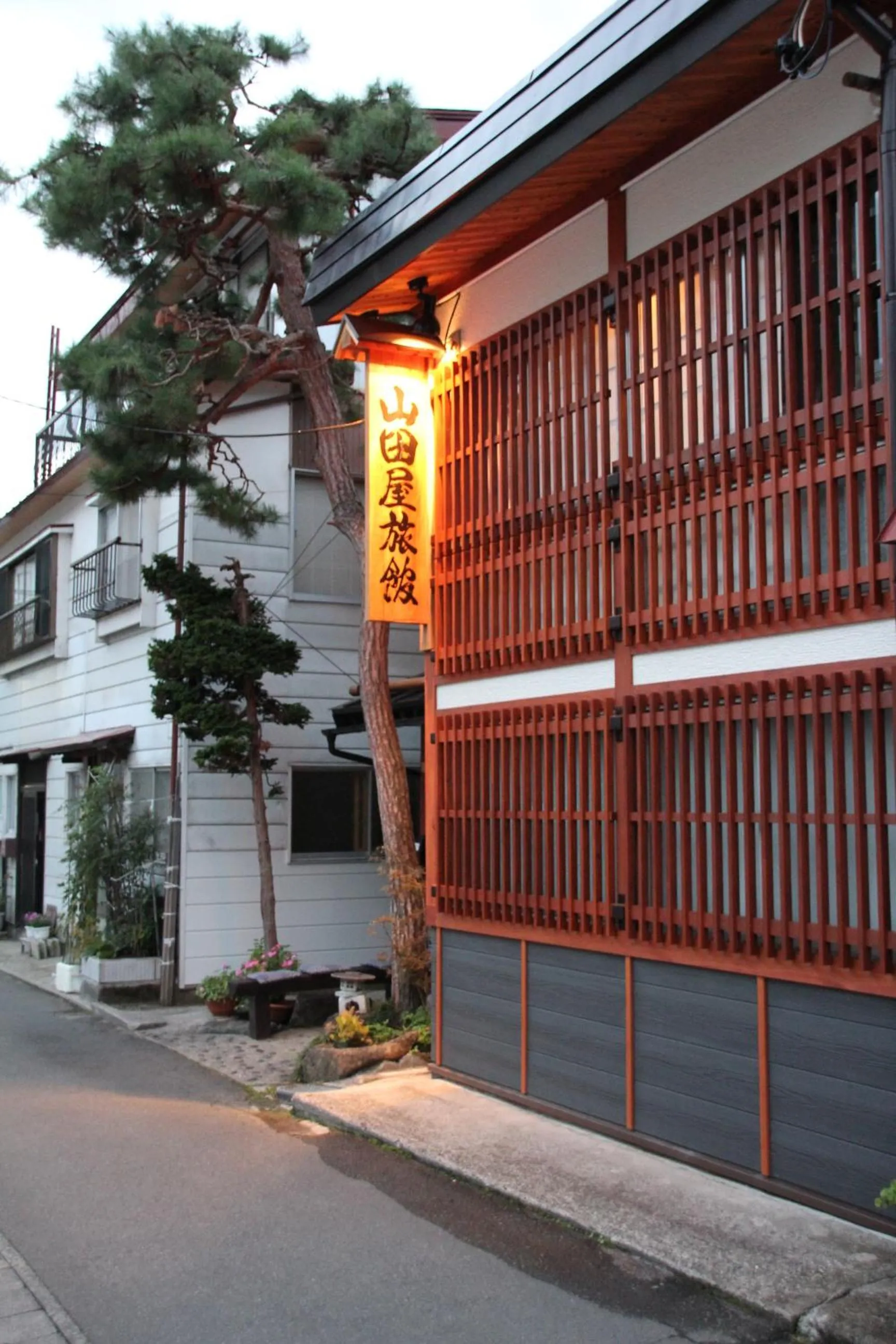 Facade/entrance in Yamadaya Ryokan