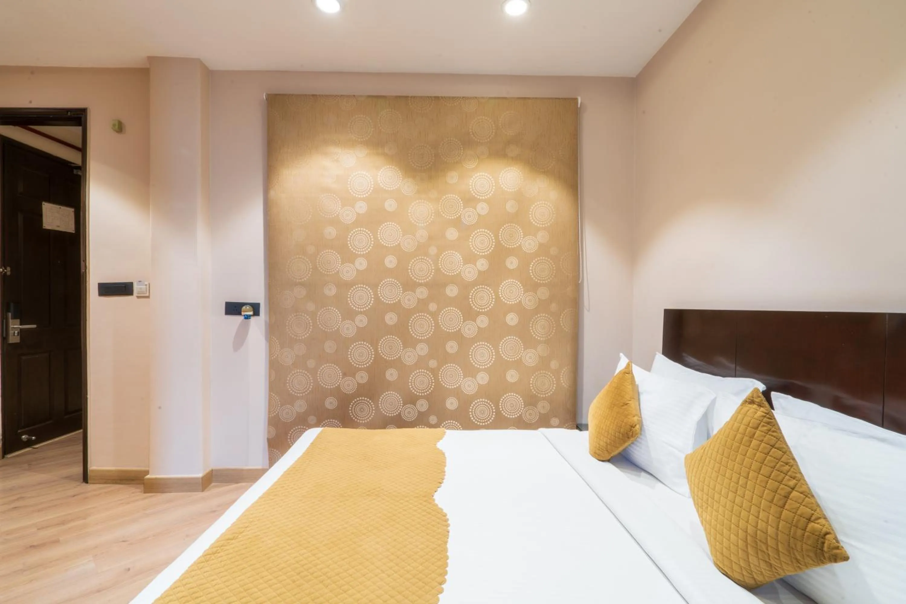 Bedroom, Bed in Cosy Grand, Chanakyapuri by The Cosy Hotels