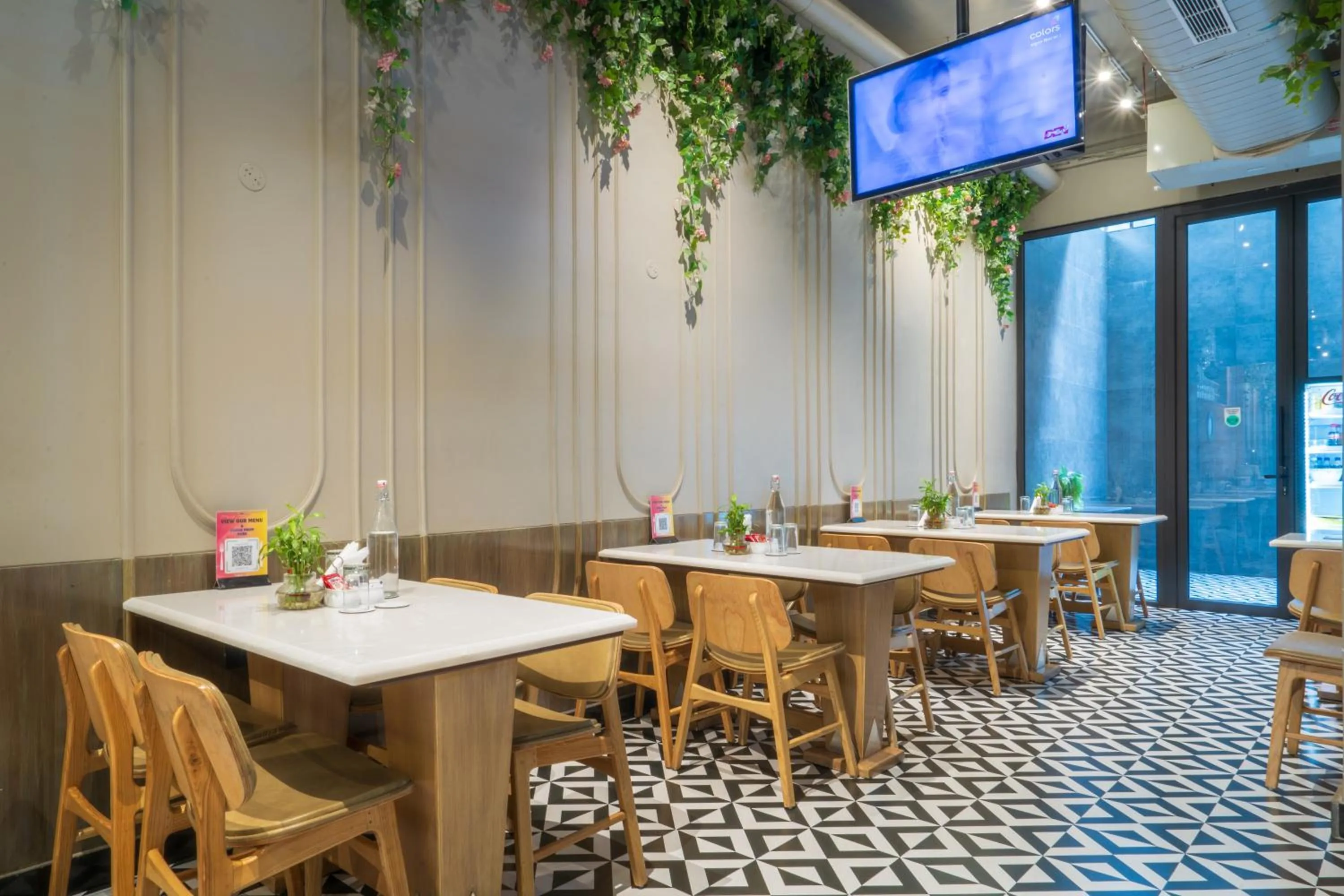 Restaurant/places to eat in Cosy Grand, Chanakyapuri by The Cosy Hotels