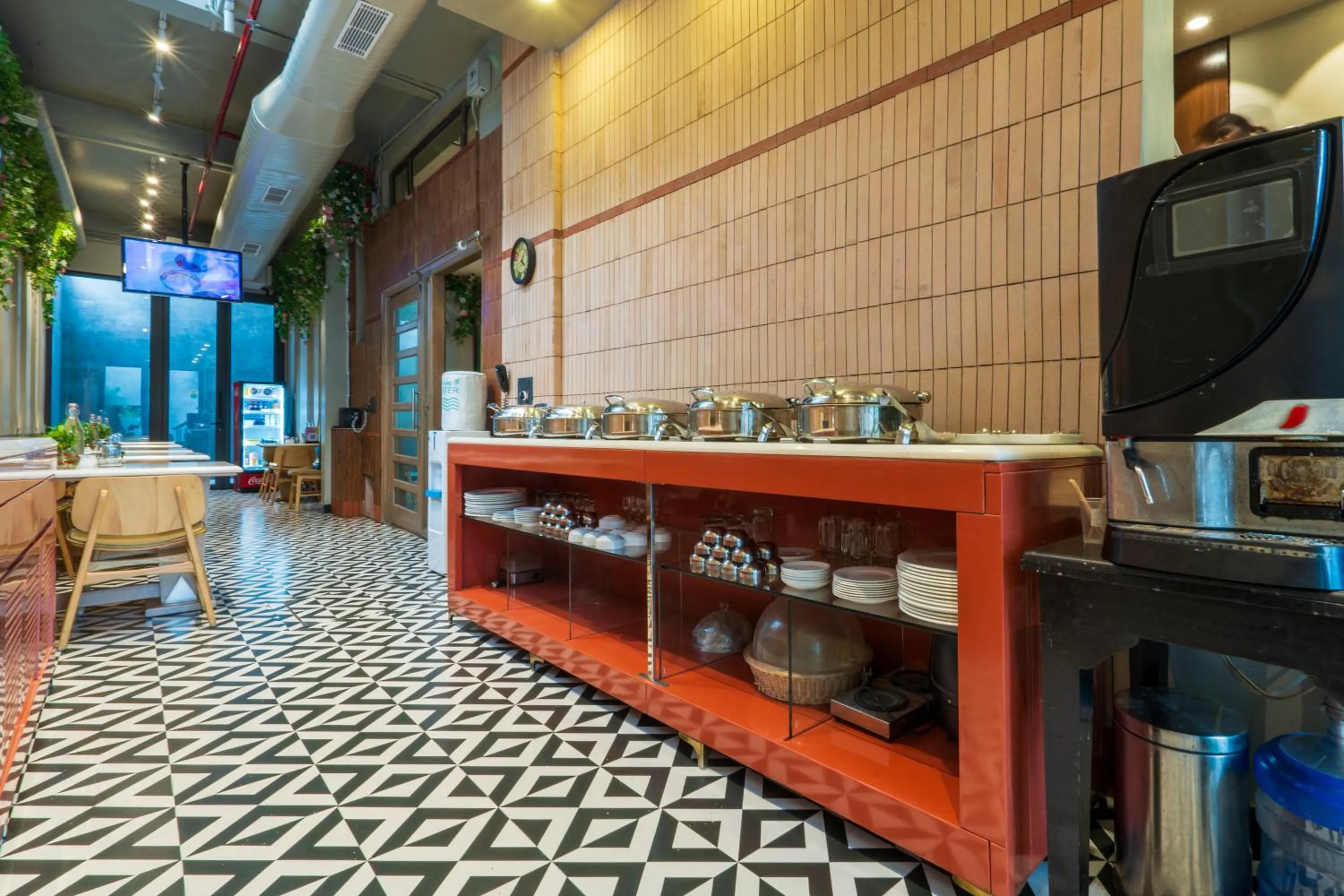 Restaurant/places to eat in Cosy Grand, Chanakyapuri by The Cosy Hotels