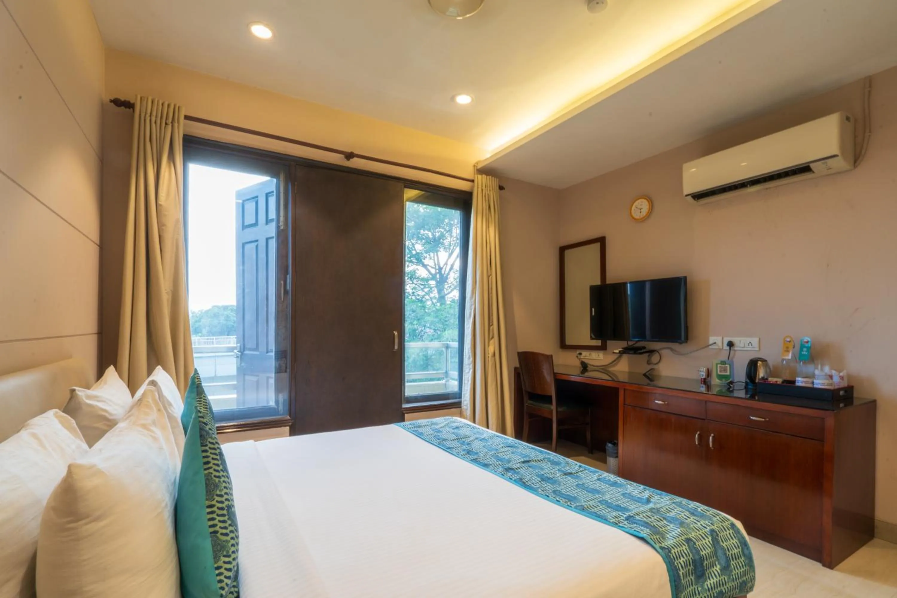 Bedroom, Bed in Cosy Grand, Chanakyapuri by The Cosy Hotels