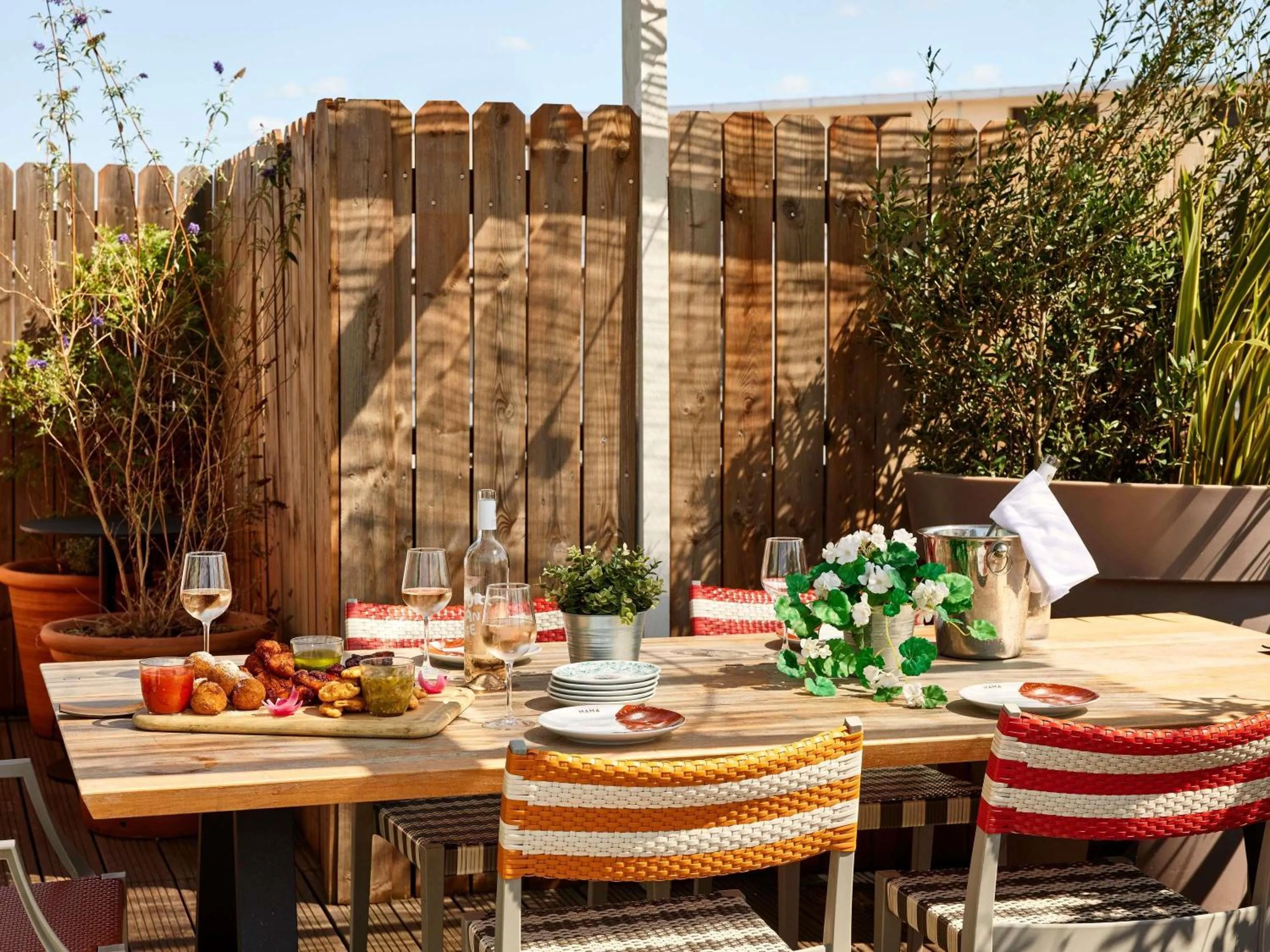 Bedroom in Mama Shelter Lyon