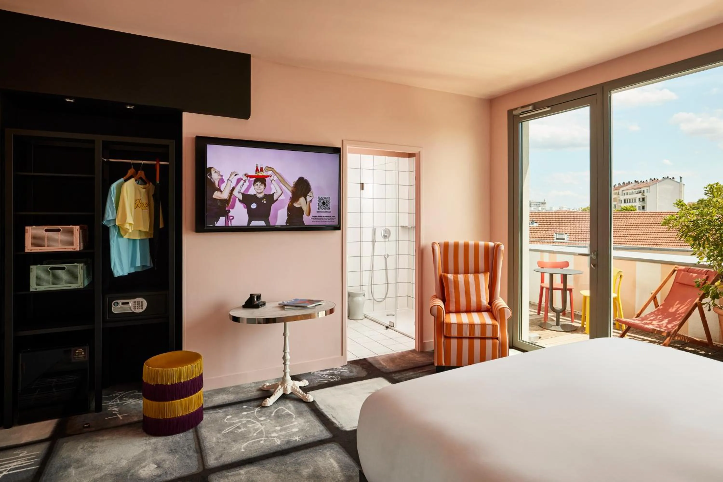 TV and multimedia, Bed in Mama Shelter Lyon