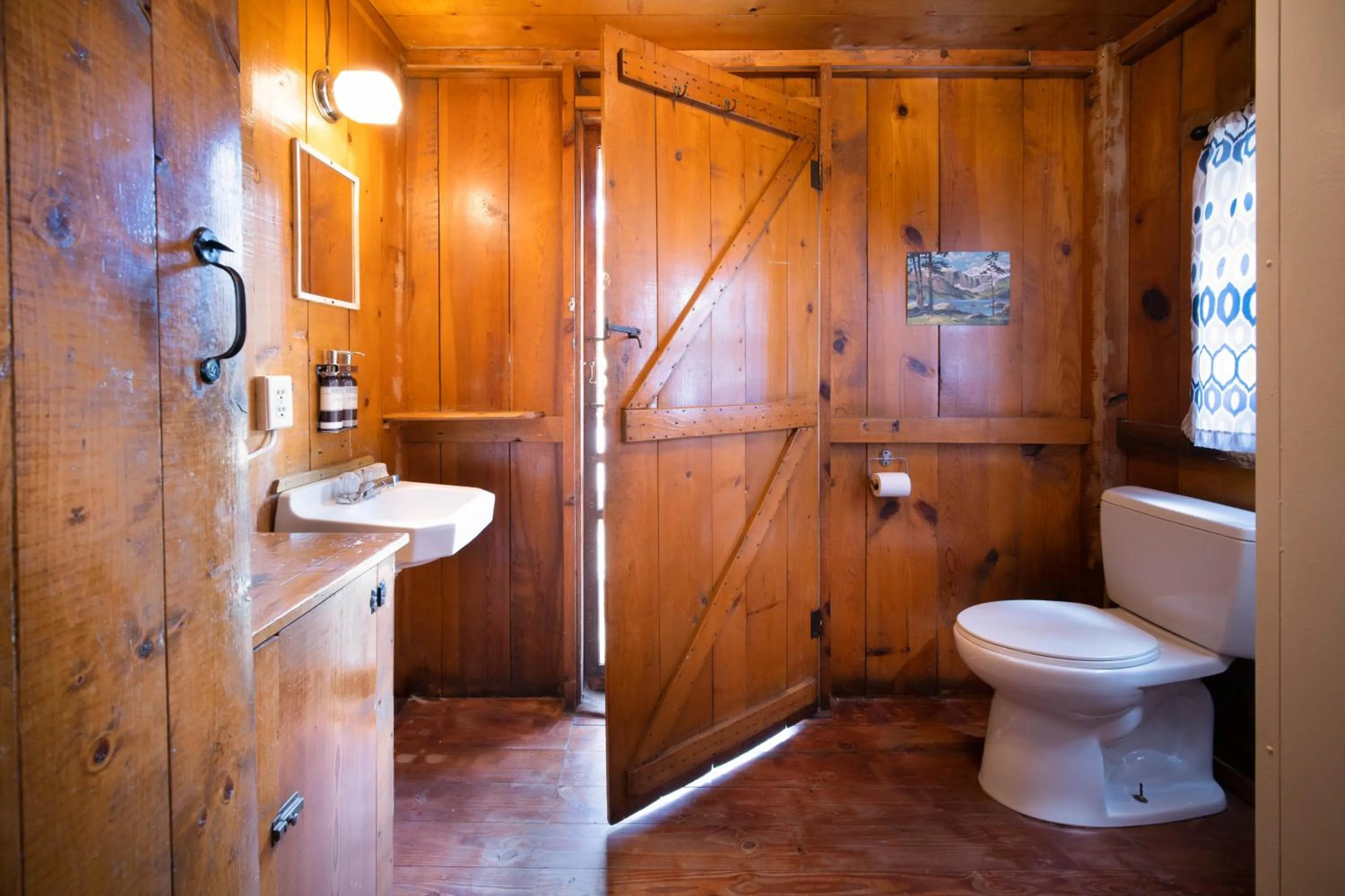 Toilet in Corkins Lodge