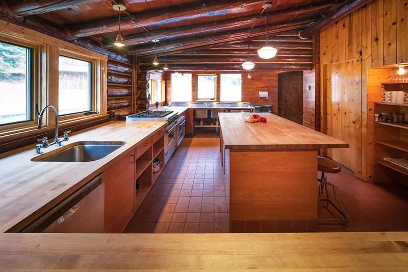 Kitchen or kitchenette in Corkins Lodge