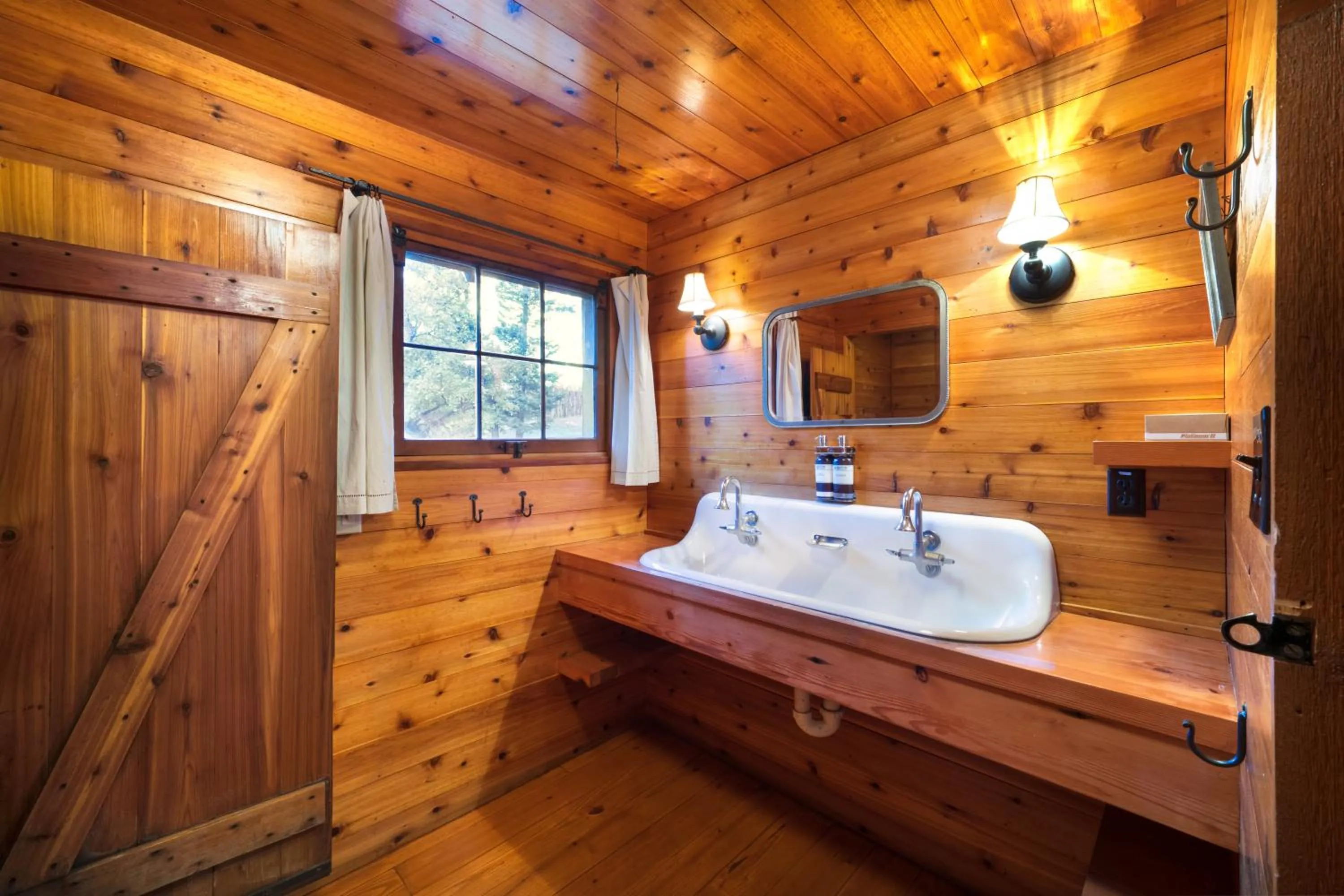 Bathroom in Corkins Lodge