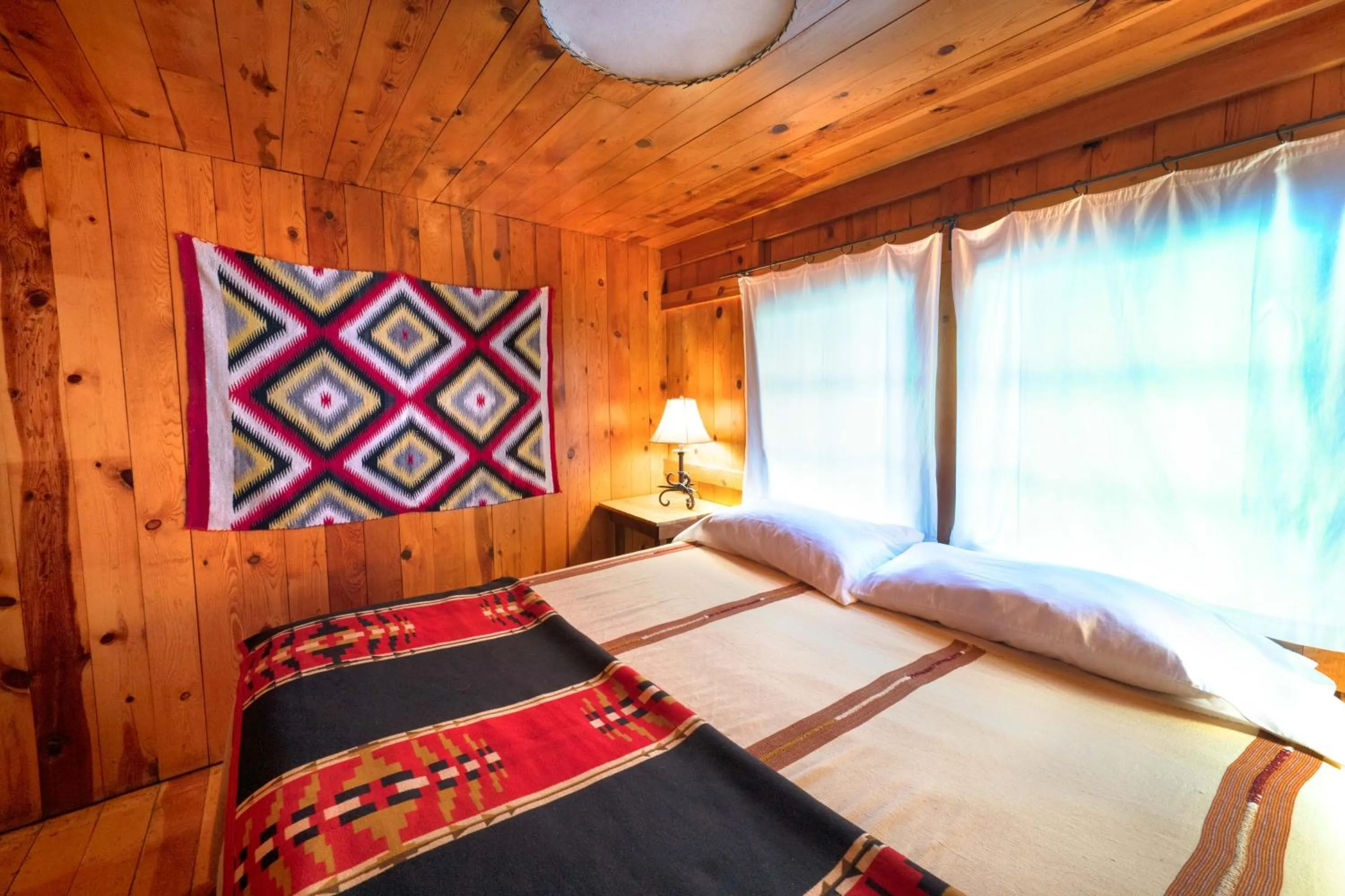 Bedroom, Bed in Corkins Lodge