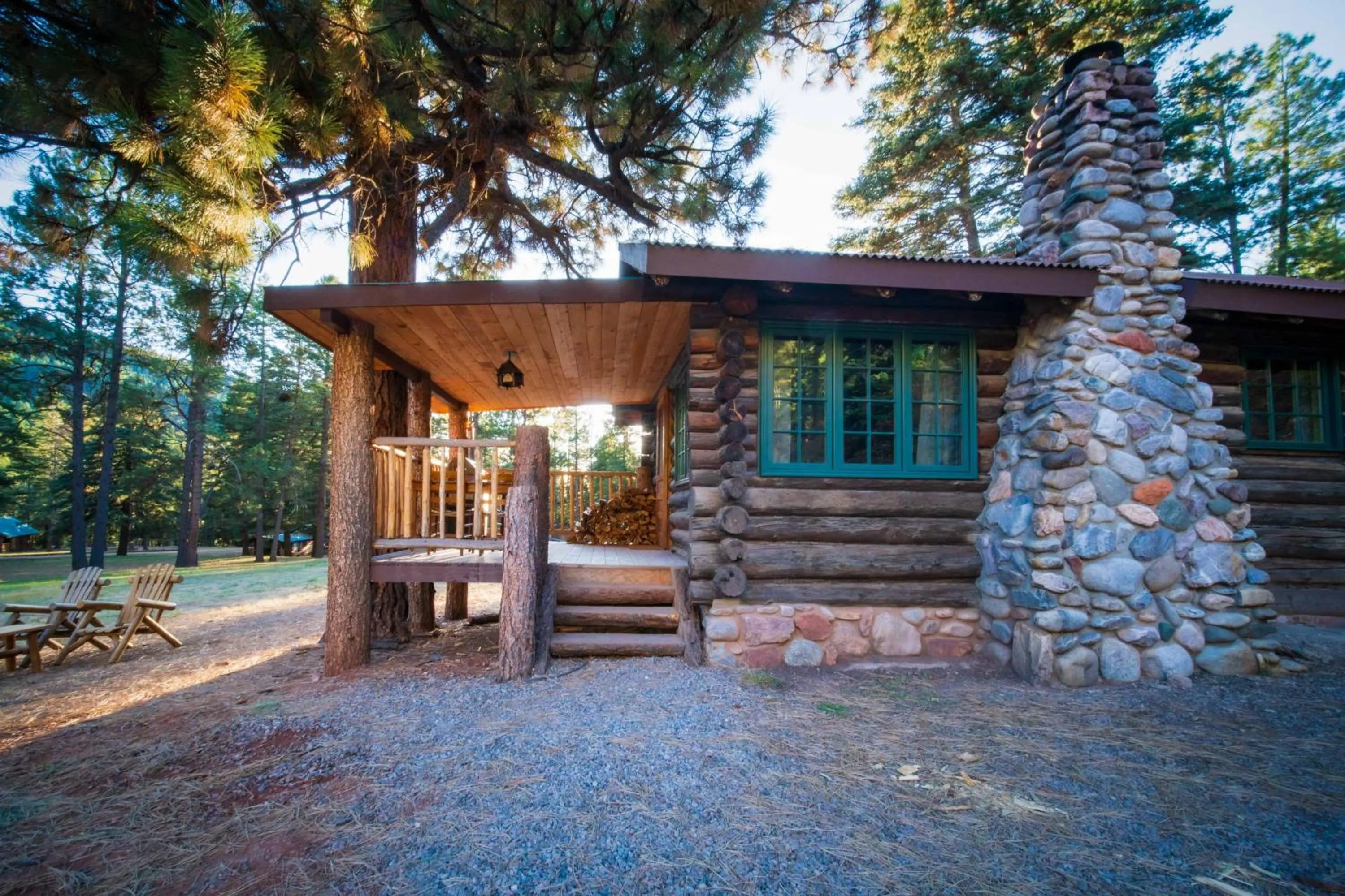 Facade/entrance in Corkins Lodge