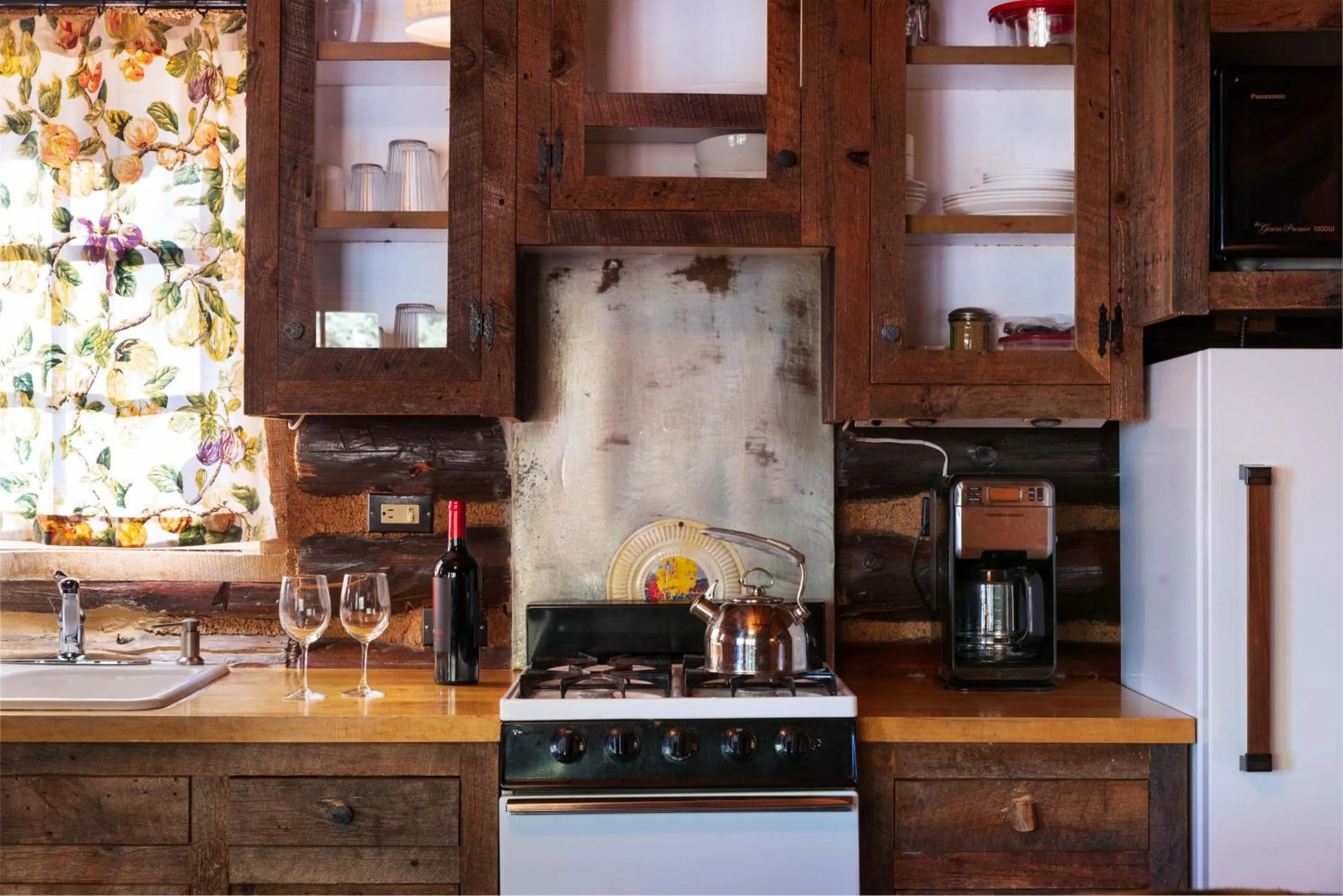 Kitchen or kitchenette in Corkins Lodge