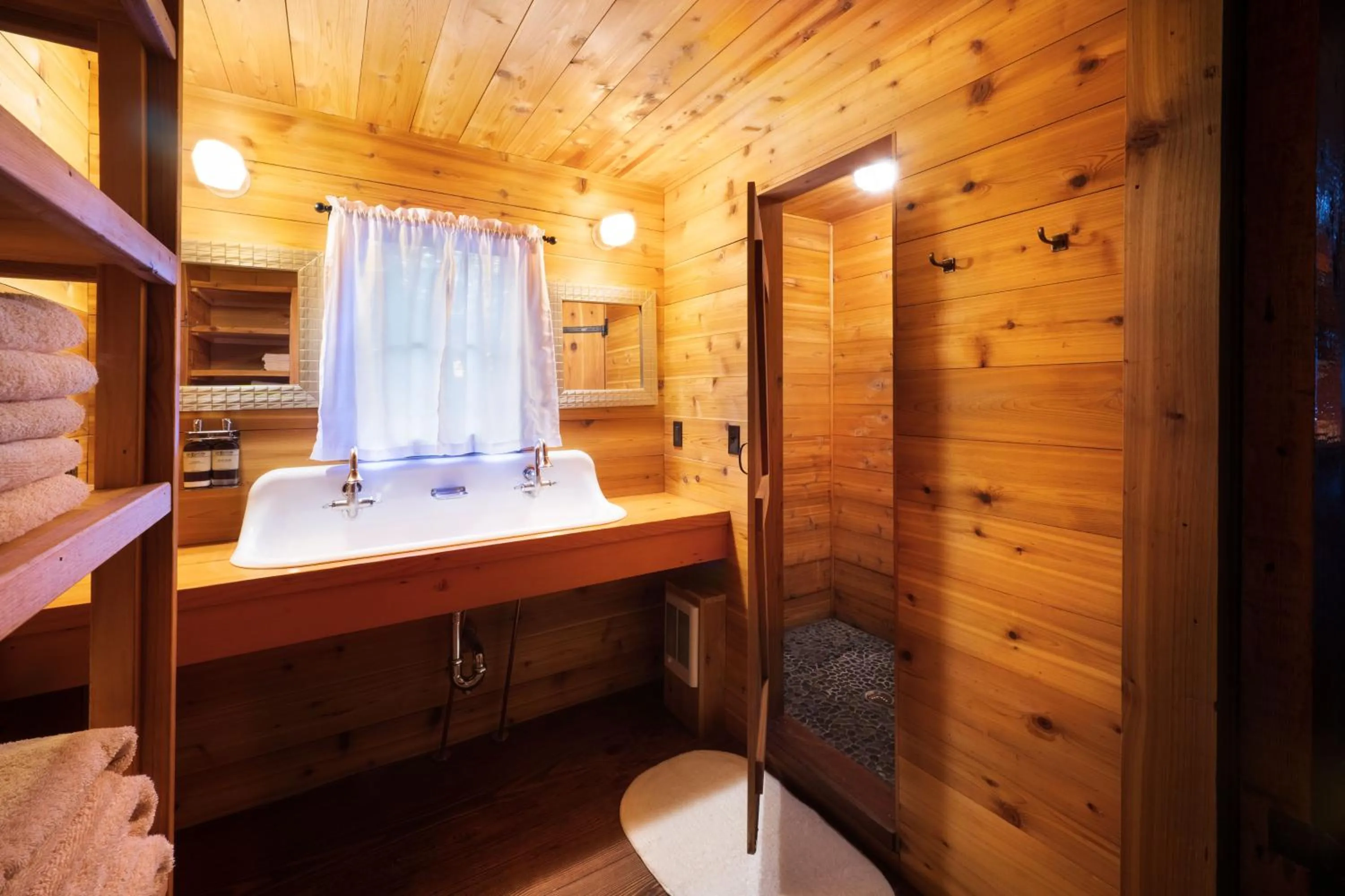 Bathroom in Corkins Lodge