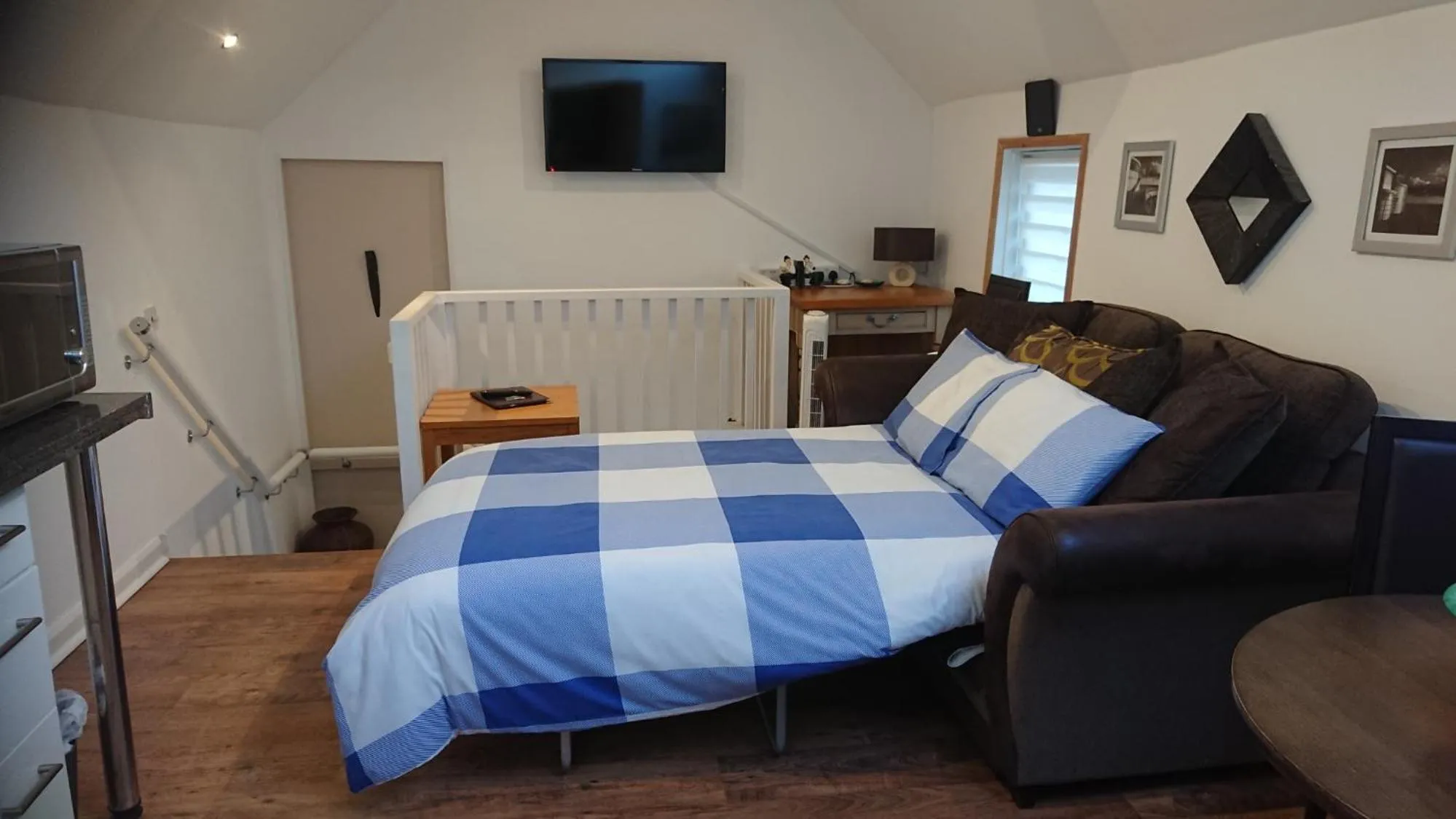 Living room, Bed in BexLet