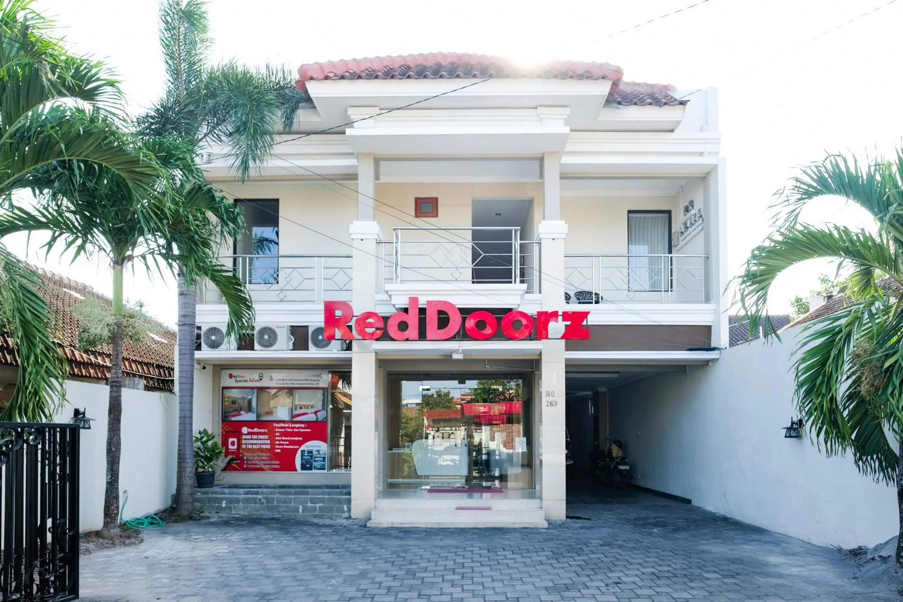 Facade/entrance in RedDoorz Syariah near Jogja City Mall 2