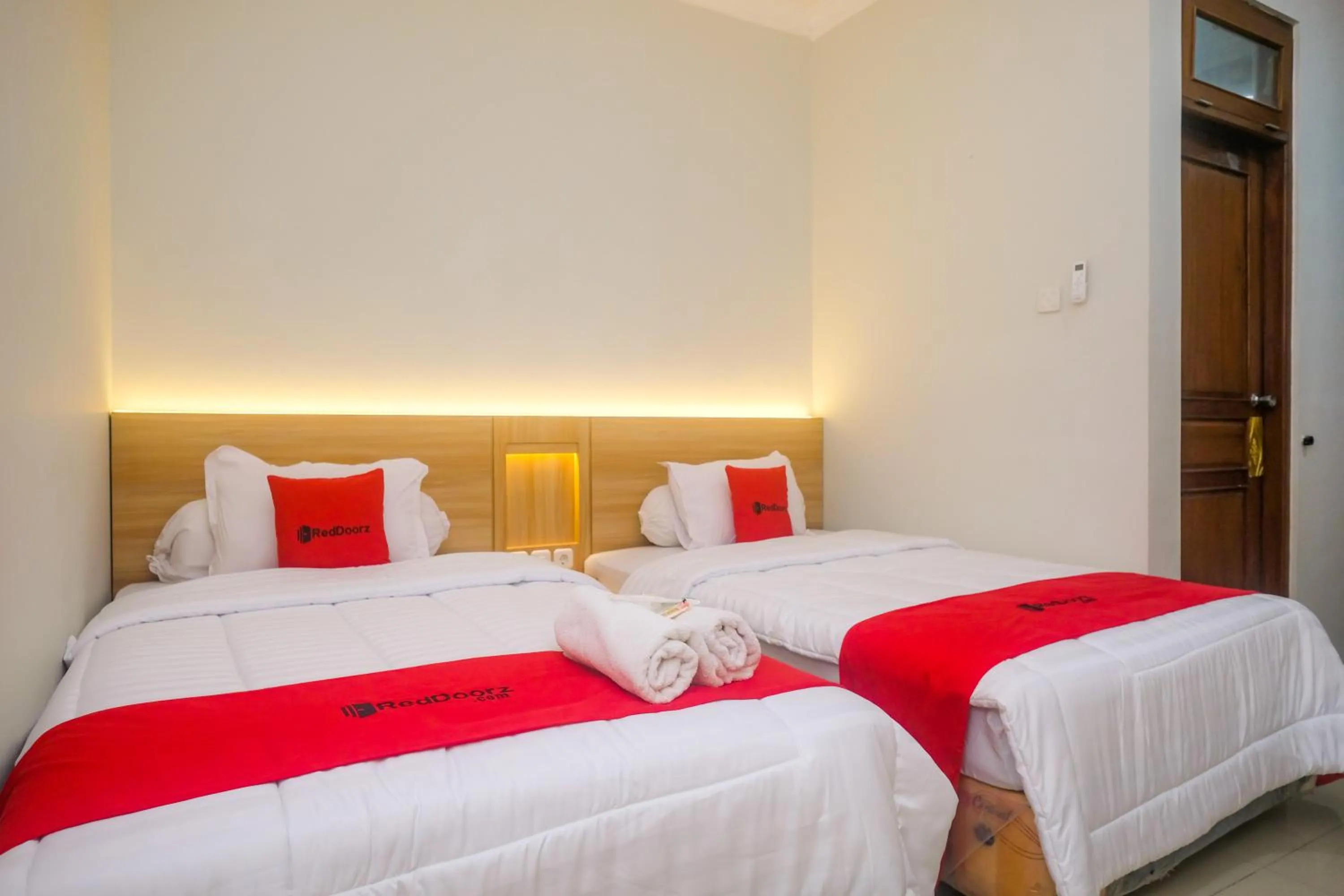 Bedroom, Bed in RedDoorz Syariah near Jogja City Mall 2