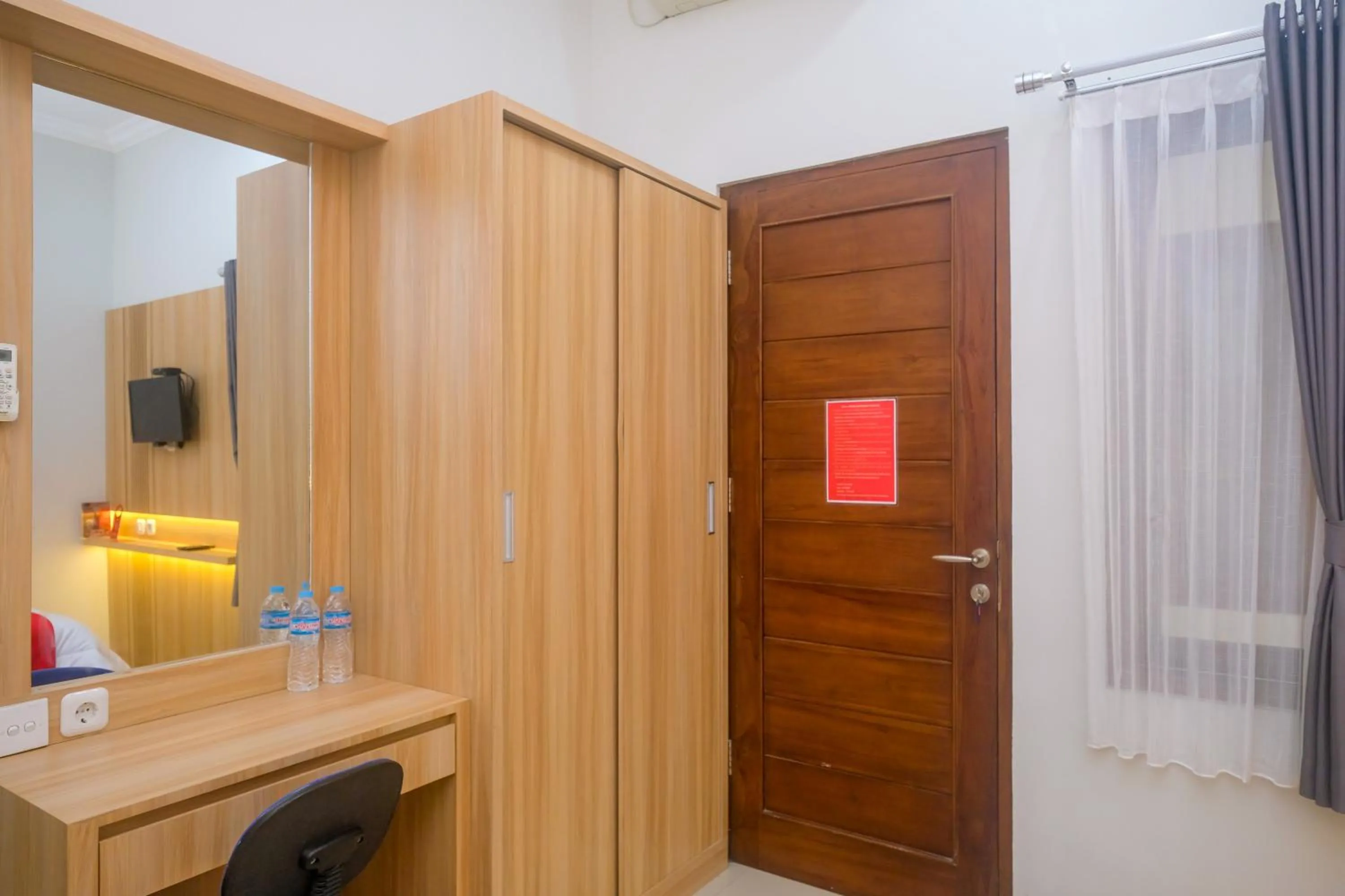 wardrobe in RedDoorz Syariah near Jogja City Mall 2