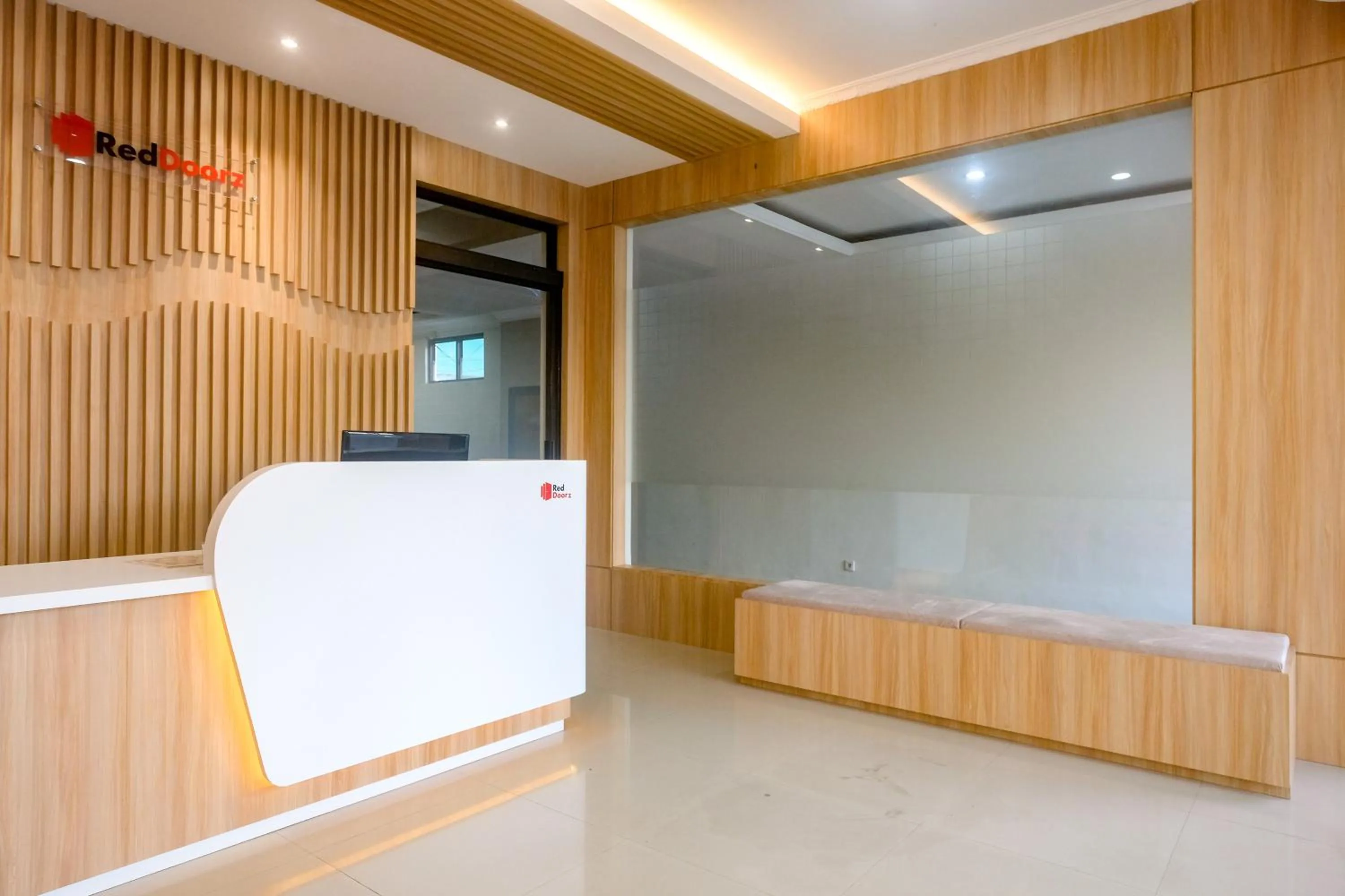 Lobby or reception in RedDoorz Syariah near Jogja City Mall 2
