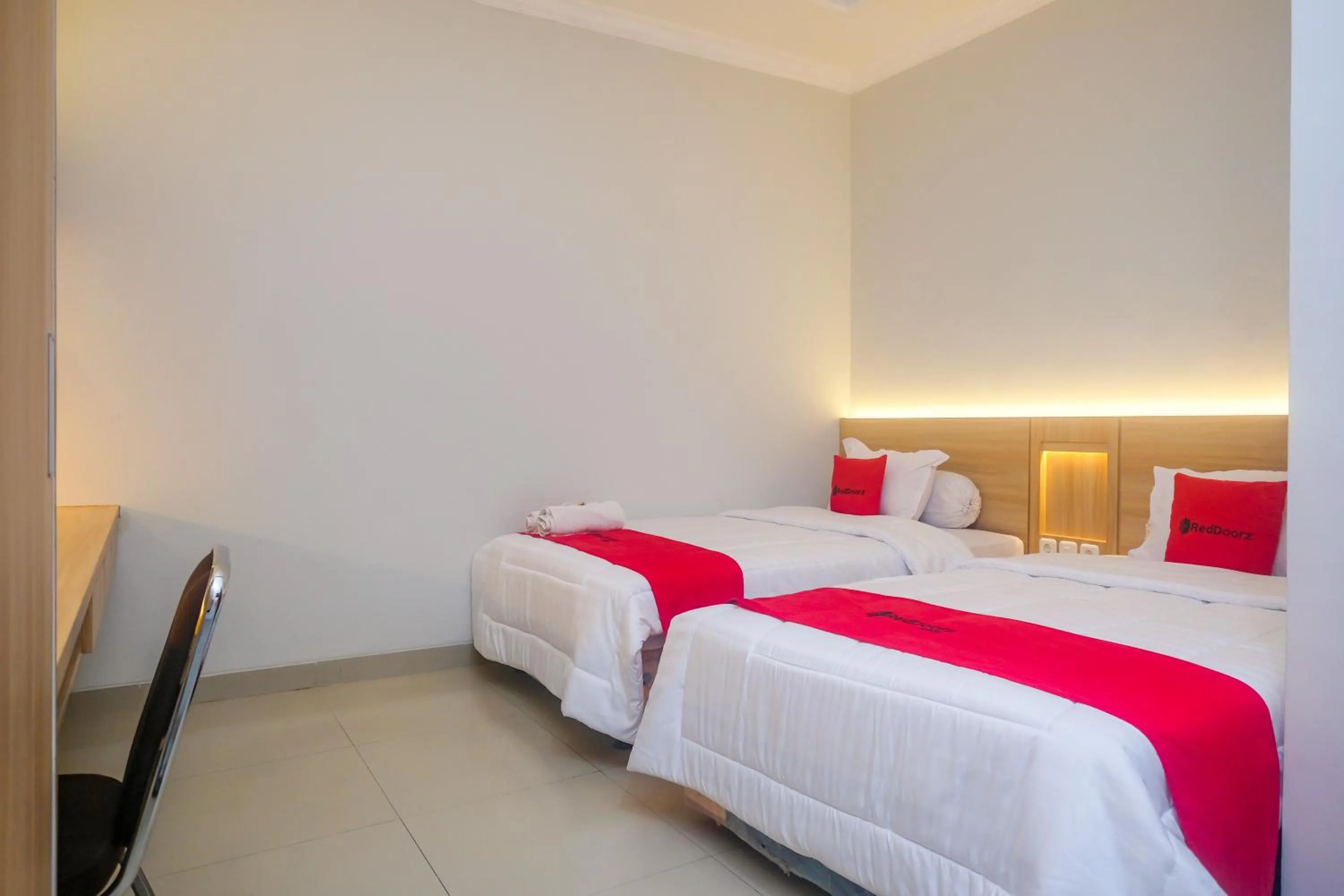 Bedroom, Bed in RedDoorz Syariah near Jogja City Mall 2