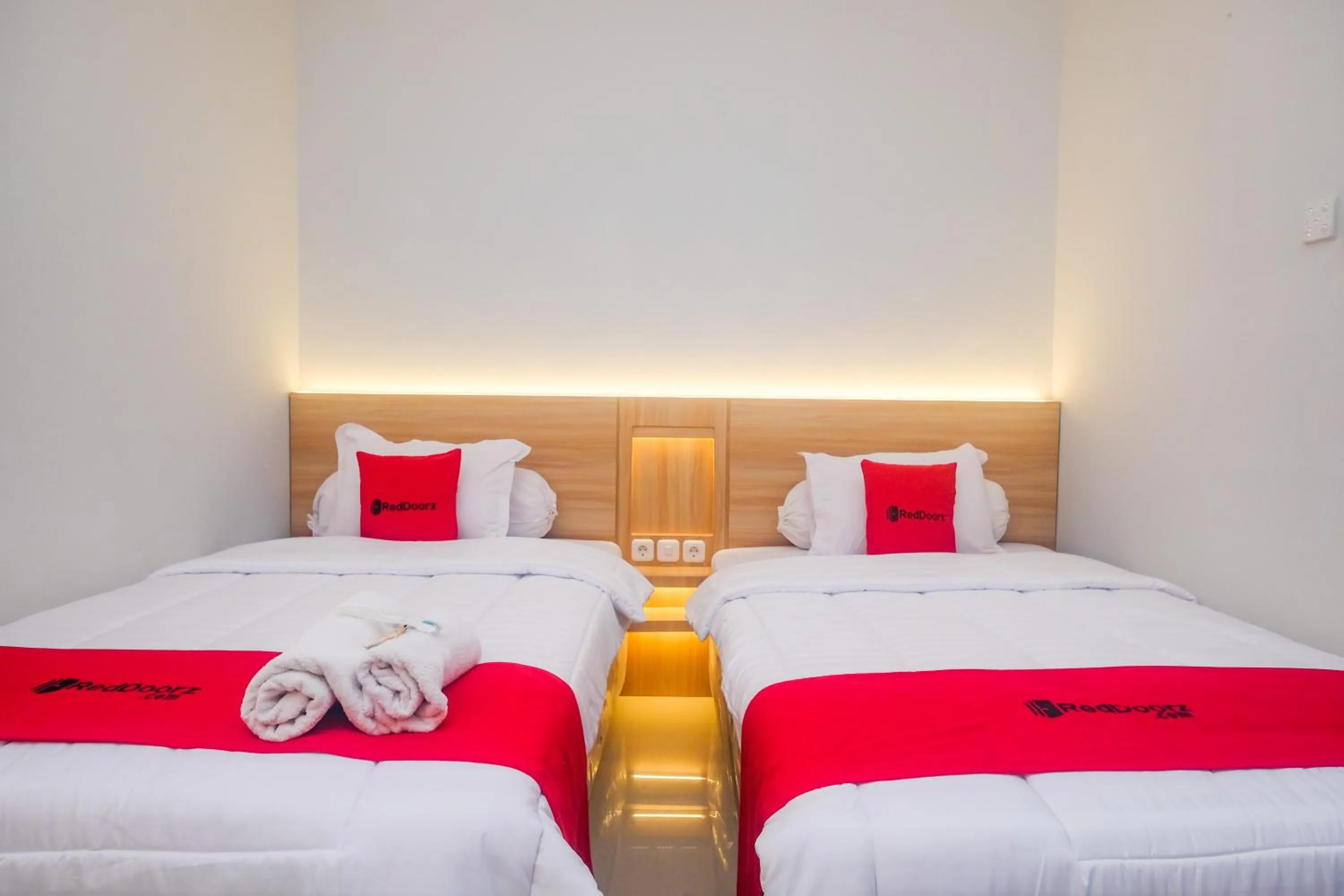 Bedroom, Bed in RedDoorz Syariah near Jogja City Mall 2