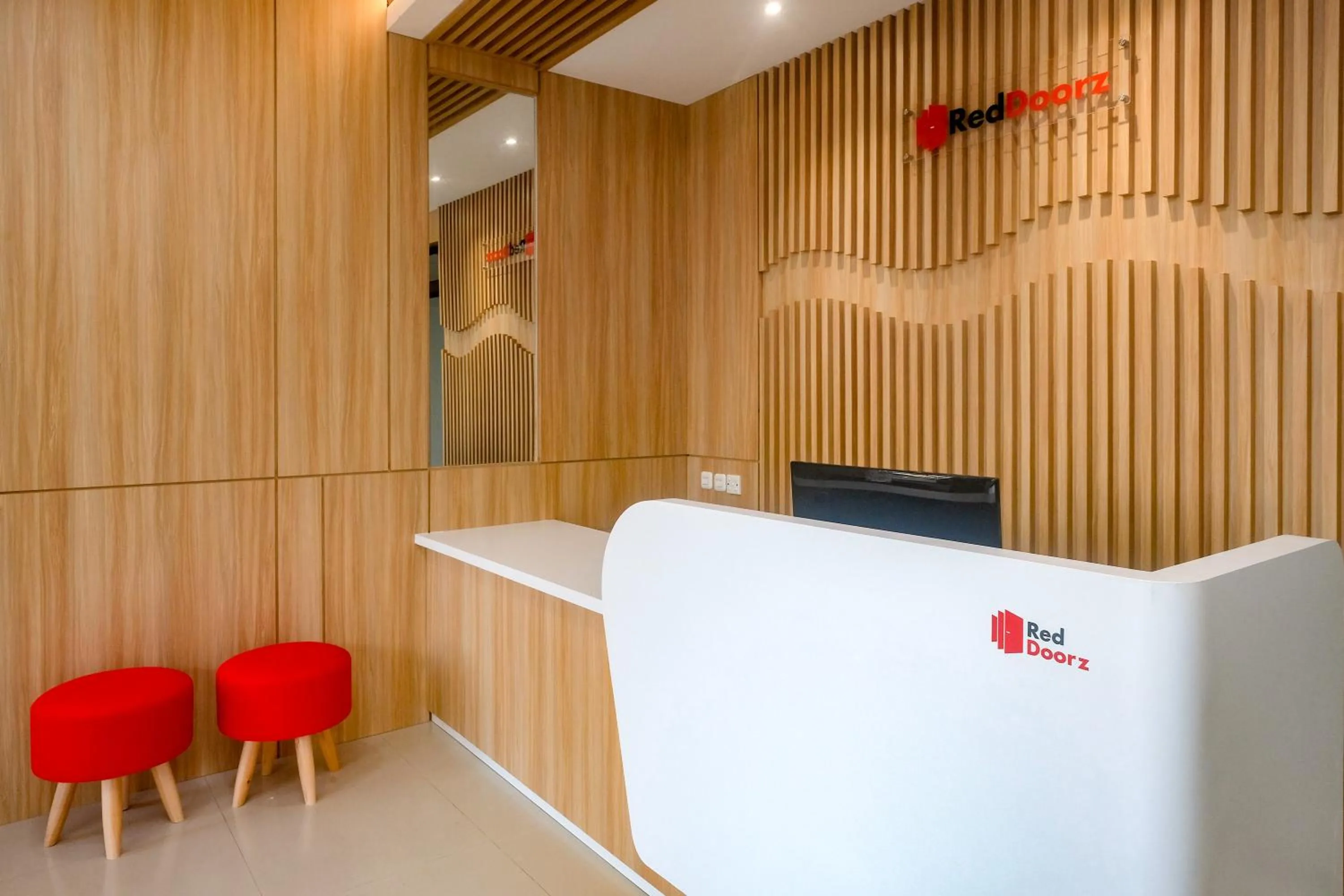 Lobby or reception in RedDoorz Syariah near Jogja City Mall 2