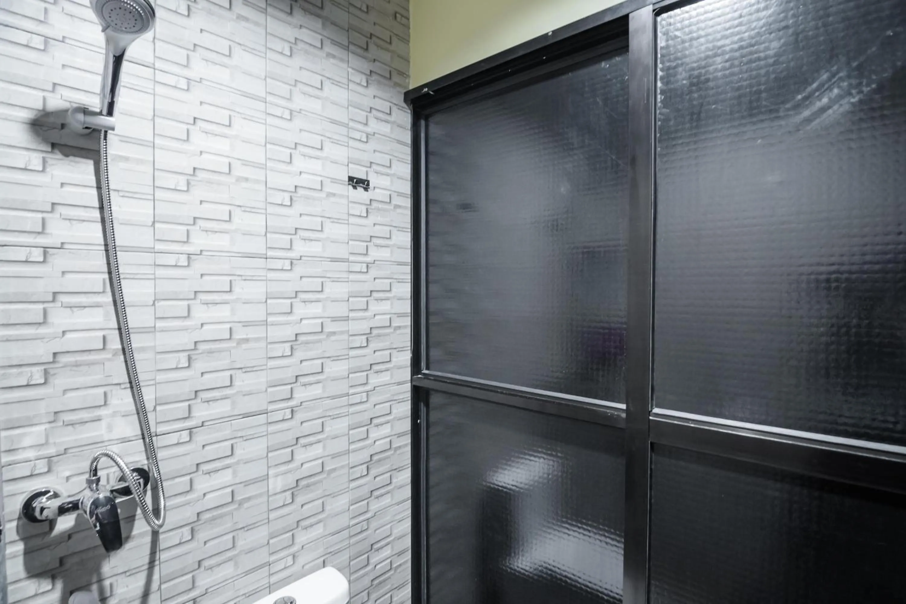 Bathroom in RedDoorz @ Batu Aji Batam 2