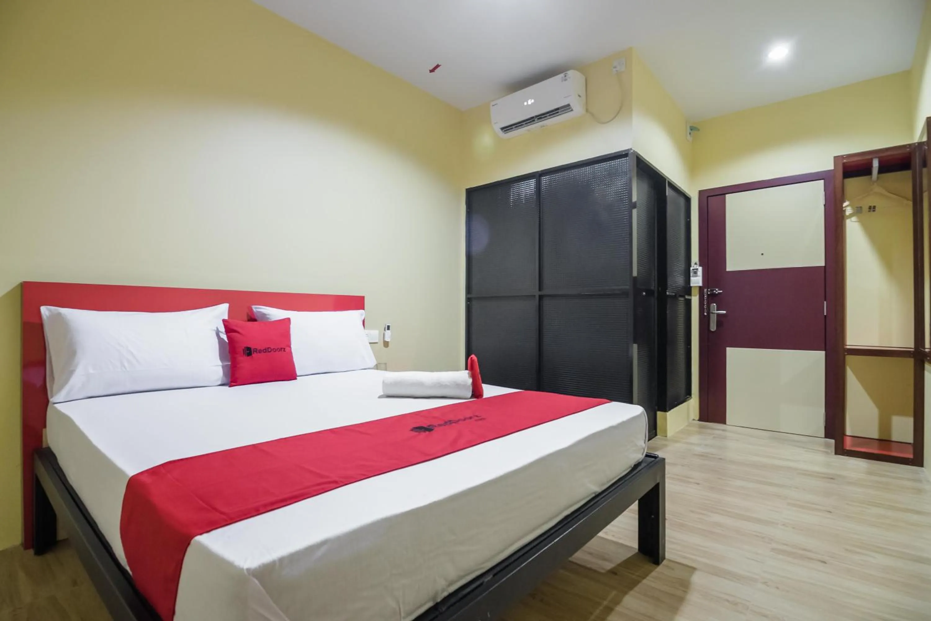 Bedroom, Bed in RedDoorz @ Batu Aji Batam 2