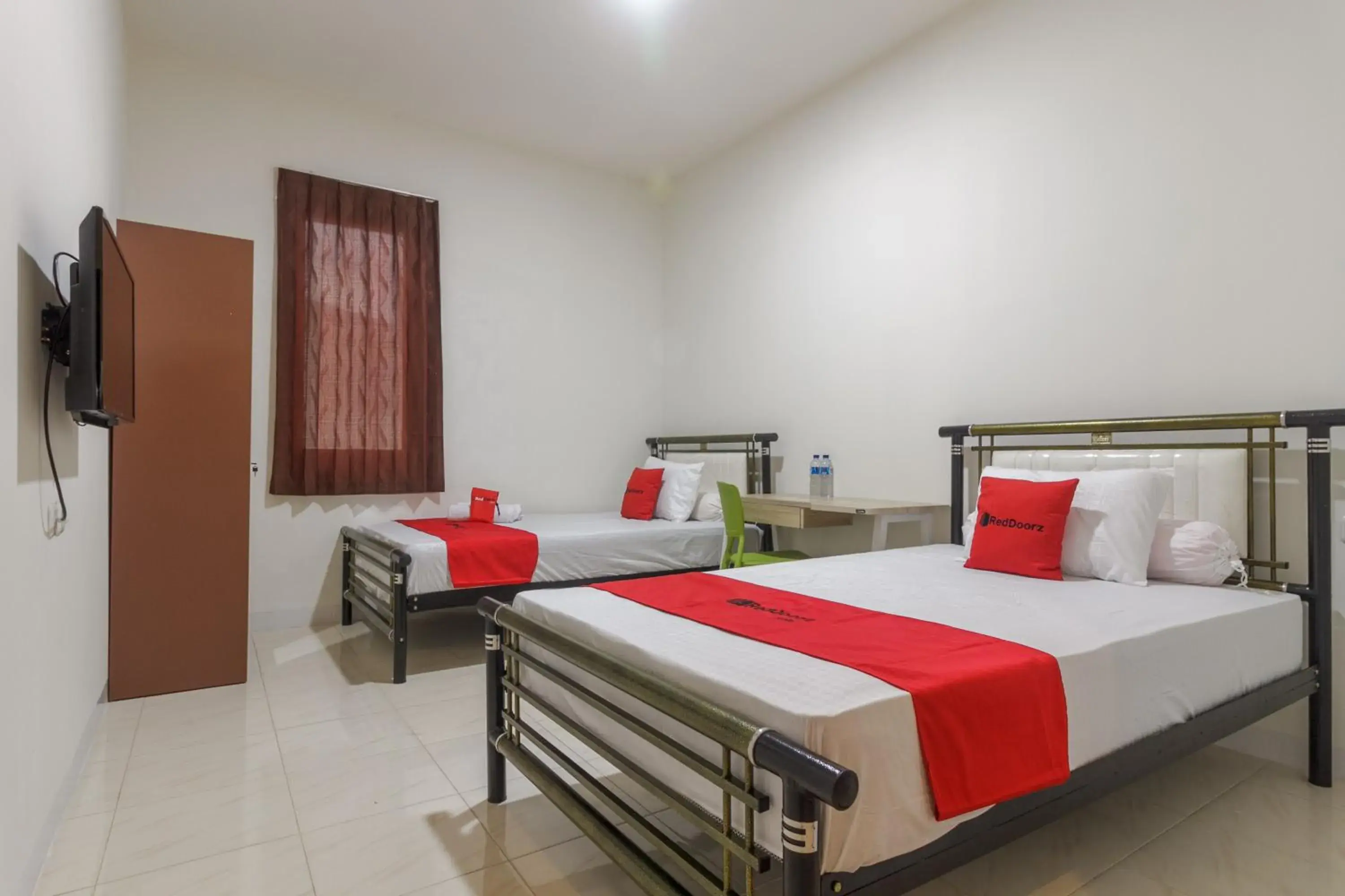 Twin Room - single occupancy in Hotel O Rappocini Near Rsia Paramount Twin Room - single occupancy in Hotel O Rappocini Near Rsia Paramount