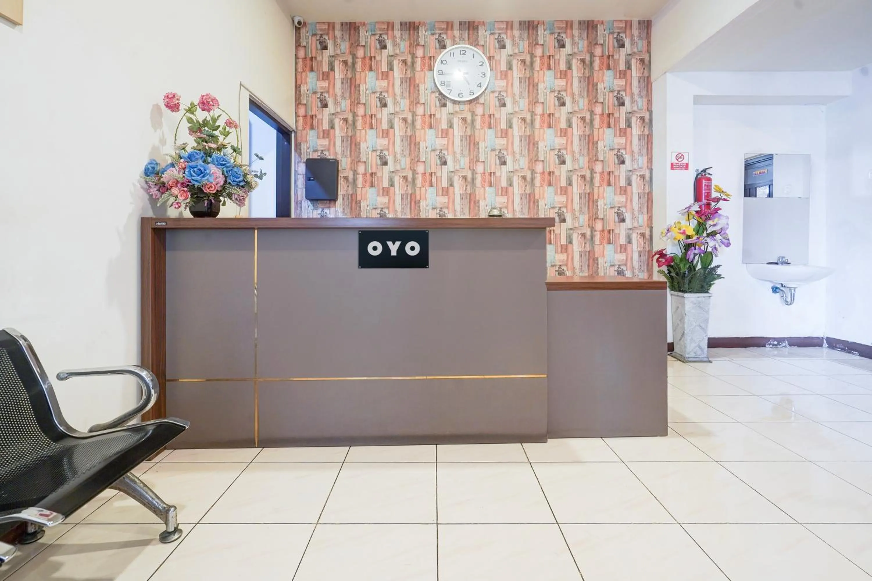 Lobby or reception in Hotel O Rappocini Near Rsia Paramount