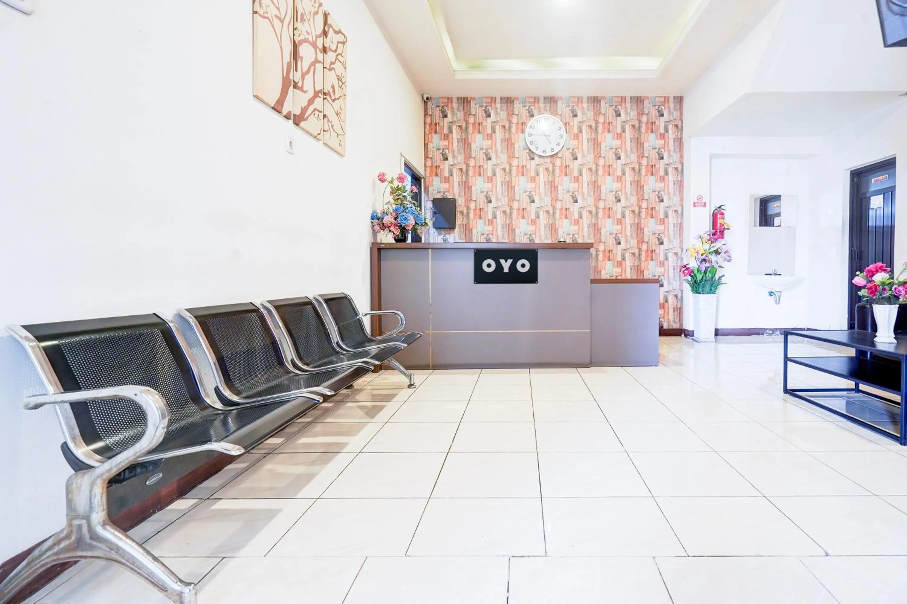 Lobby or reception in Hotel O Rappocini Near Rsia Paramount