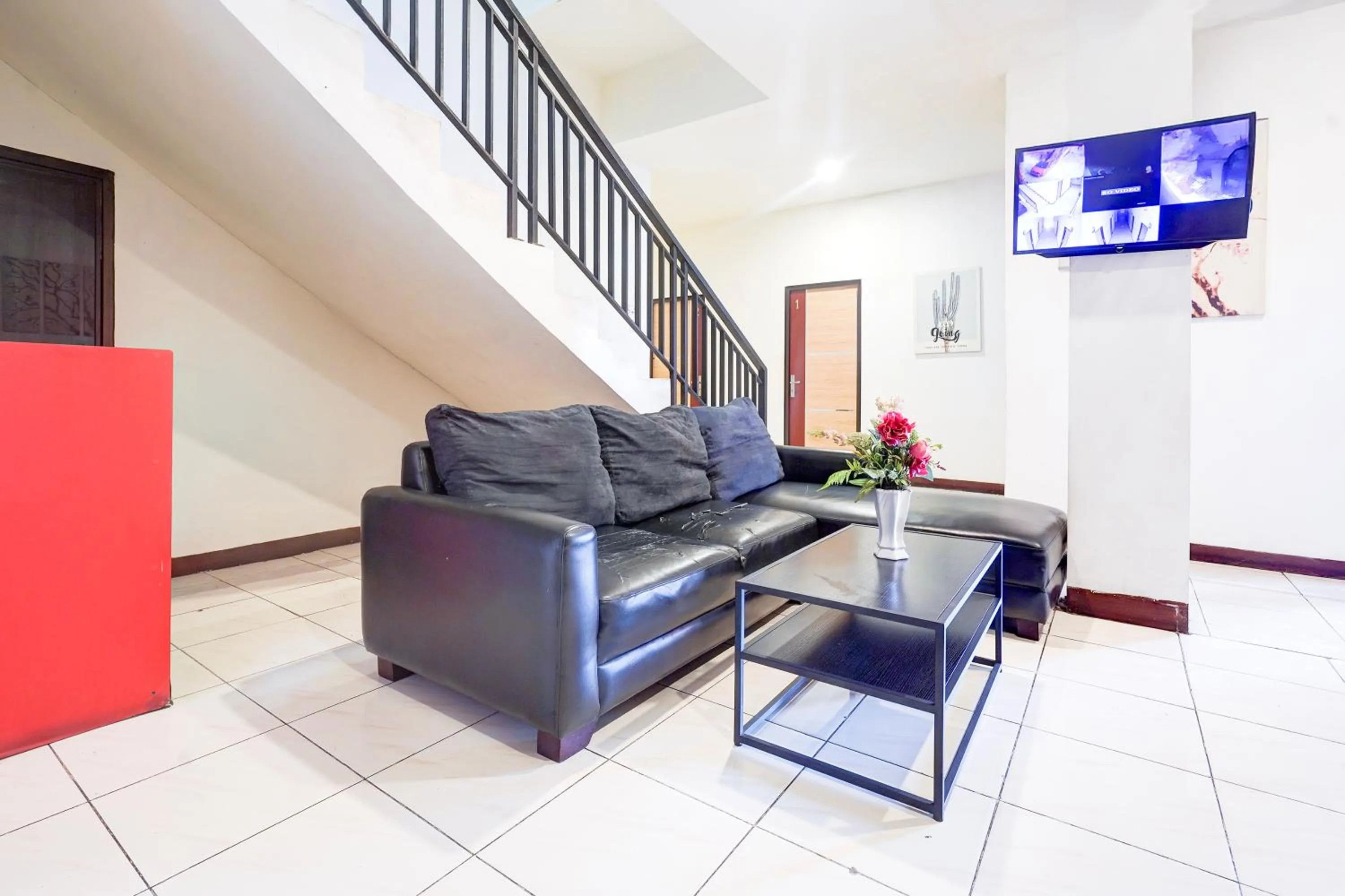 Lobby or reception in Hotel O Rappocini Near Rsia Paramount