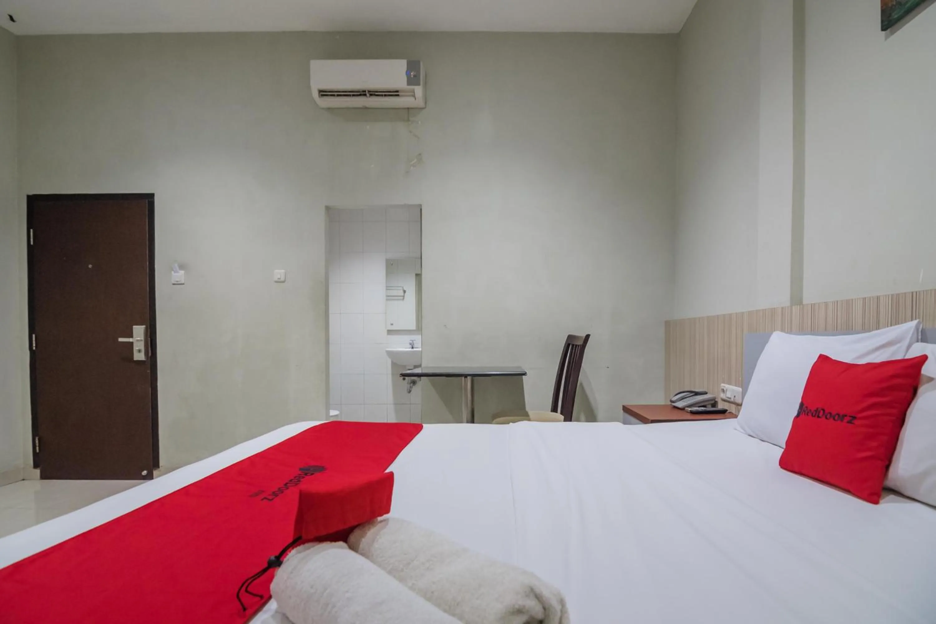 Bedroom in RedDoorz Plus near Simpang Rimbo Jambi