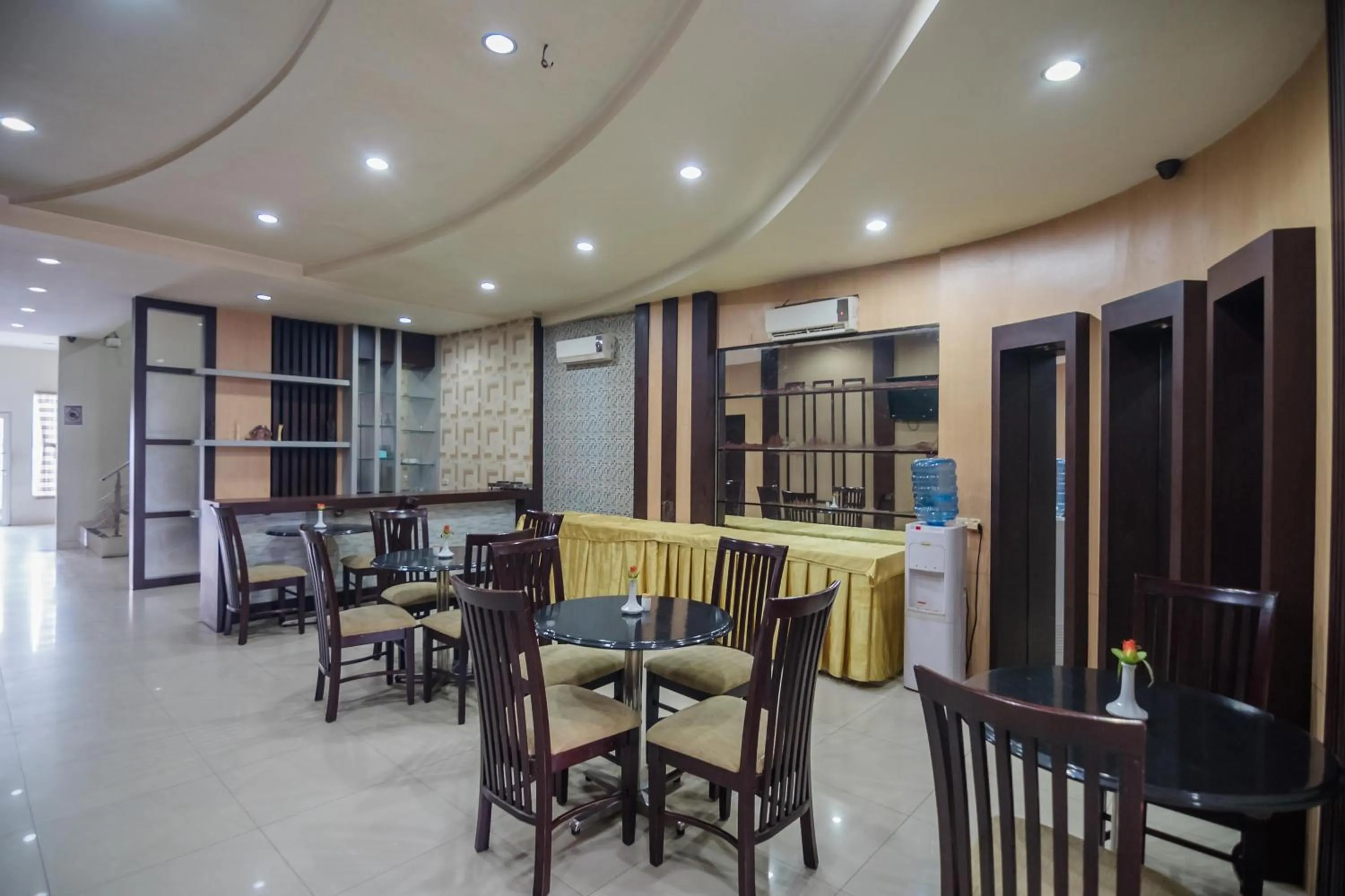 Restaurant/Places to Eat in RedDoorz Plus near Simpang Rimbo Jambi