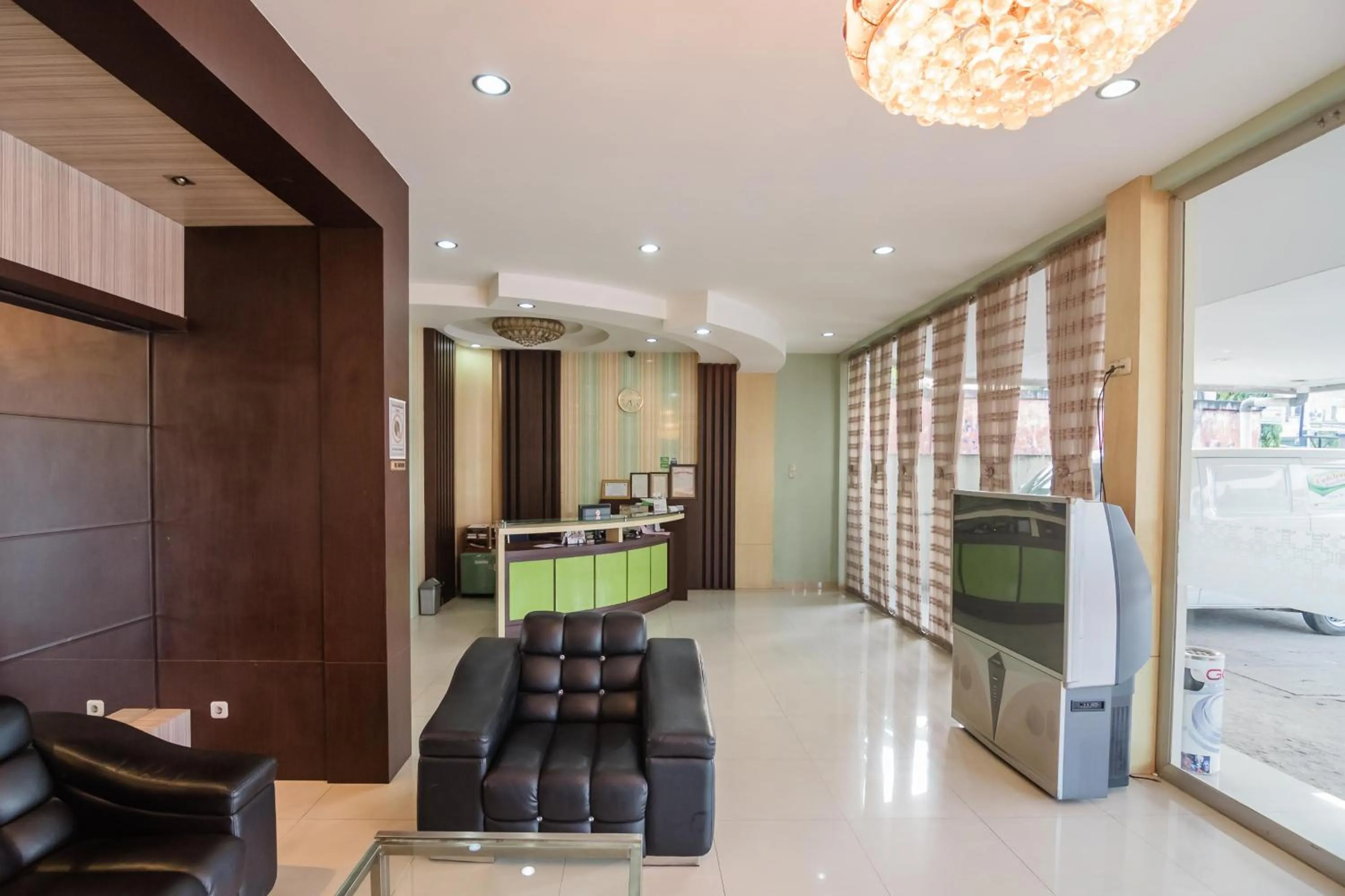 Lobby or reception, Seating Area in RedDoorz Plus near Simpang Rimbo Jambi