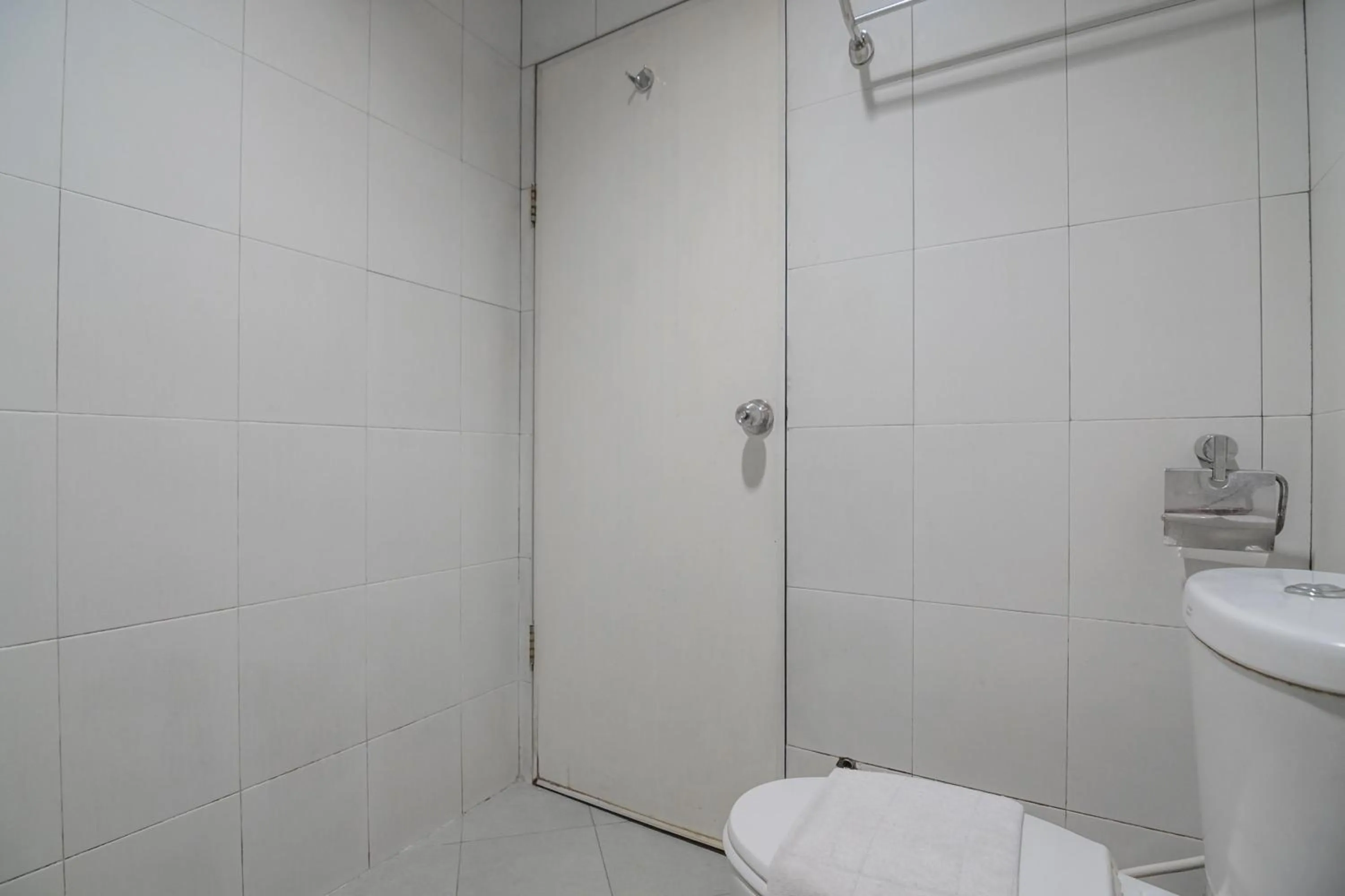 Bathroom in RedDoorz Plus near Simpang Rimbo Jambi