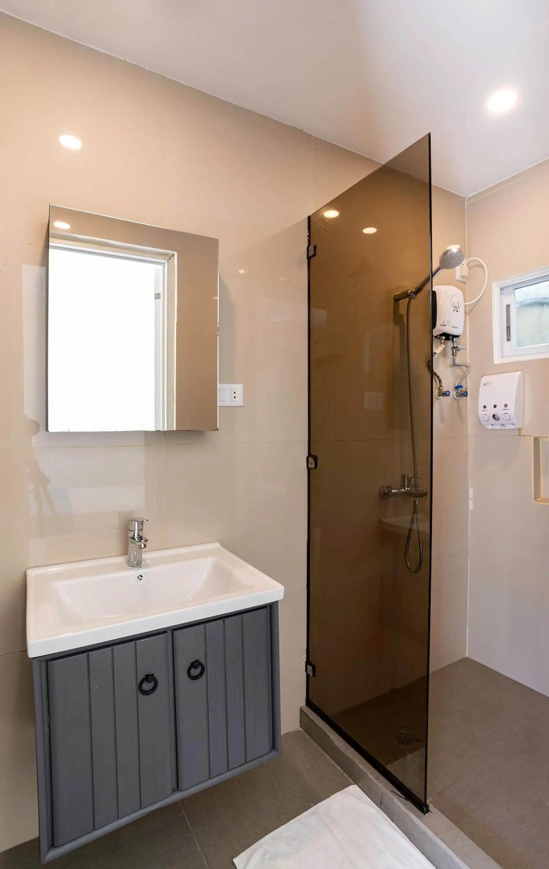 Shower, Bathroom in Sunrise Beach Club Resort Amanecer