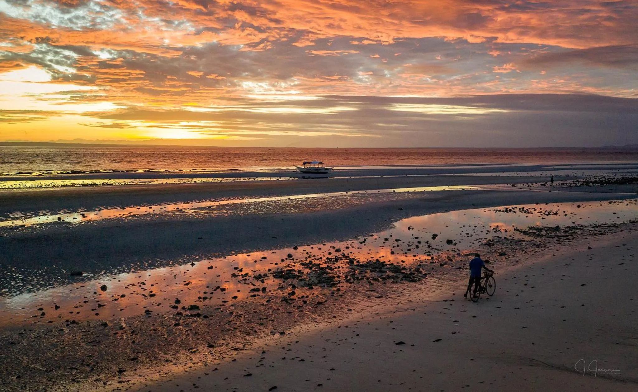 Sunrise, Beach in Sunrise Beach Club Resort Amanecer