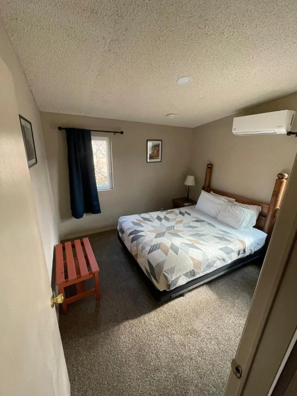 Bed in Lee's Ferry Lodge at Vermilion Cliffs