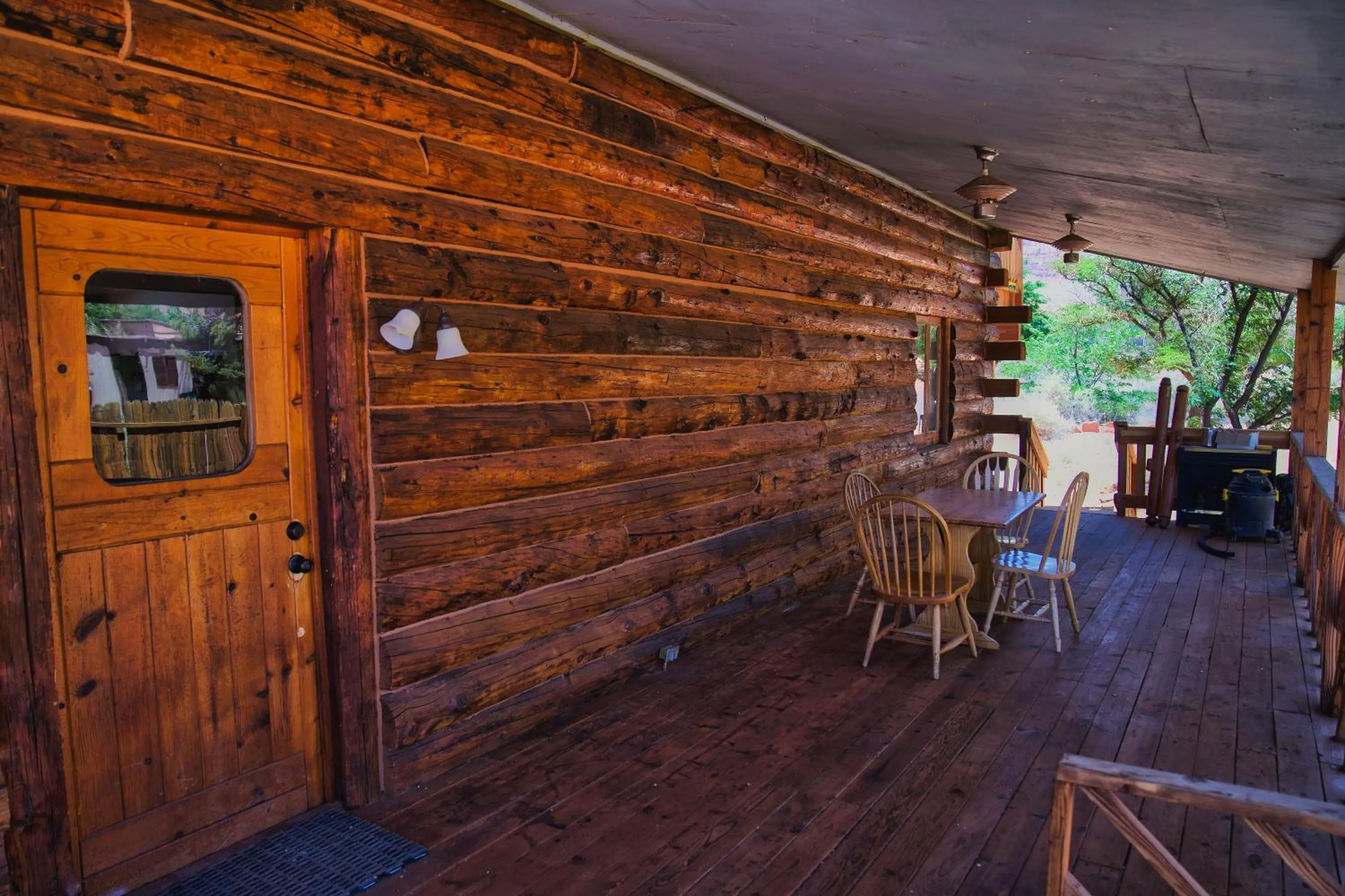 BBQ facilities in Lee's Ferry Lodge at Vermilion Cliffs