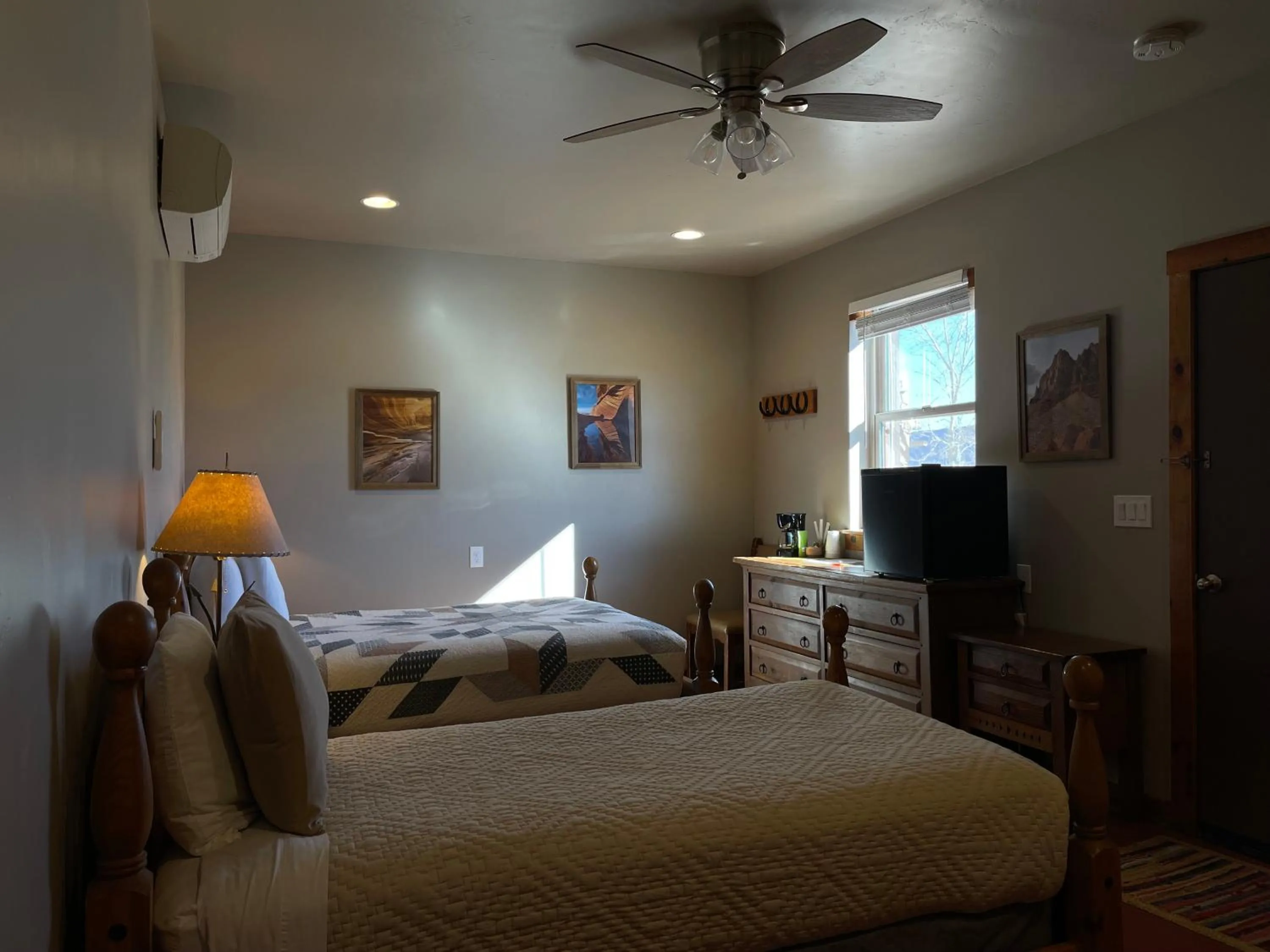Bed in Lee's Ferry Lodge at Vermilion Cliffs