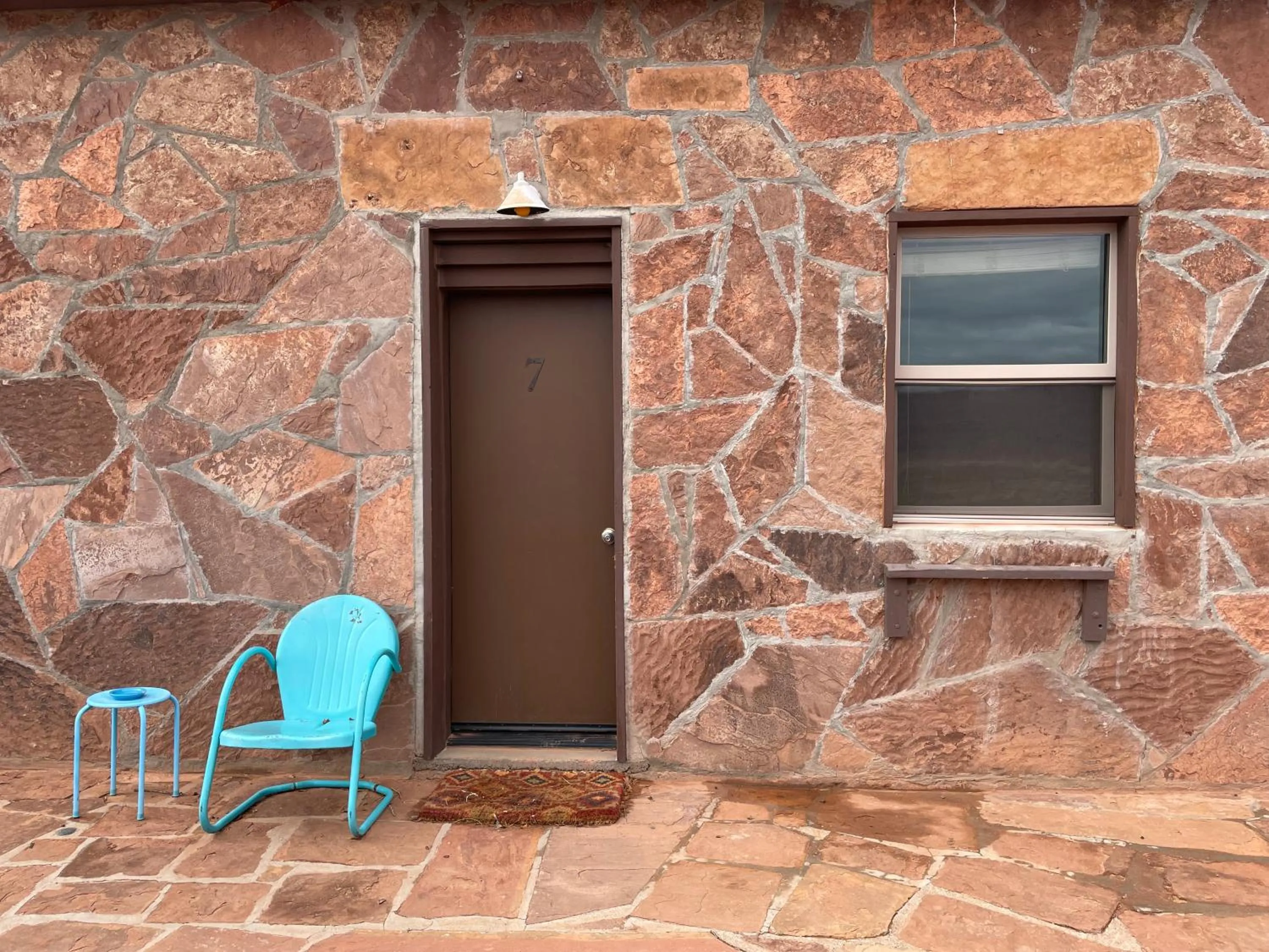 Facade/entrance in Lee's Ferry Lodge at Vermilion Cliffs