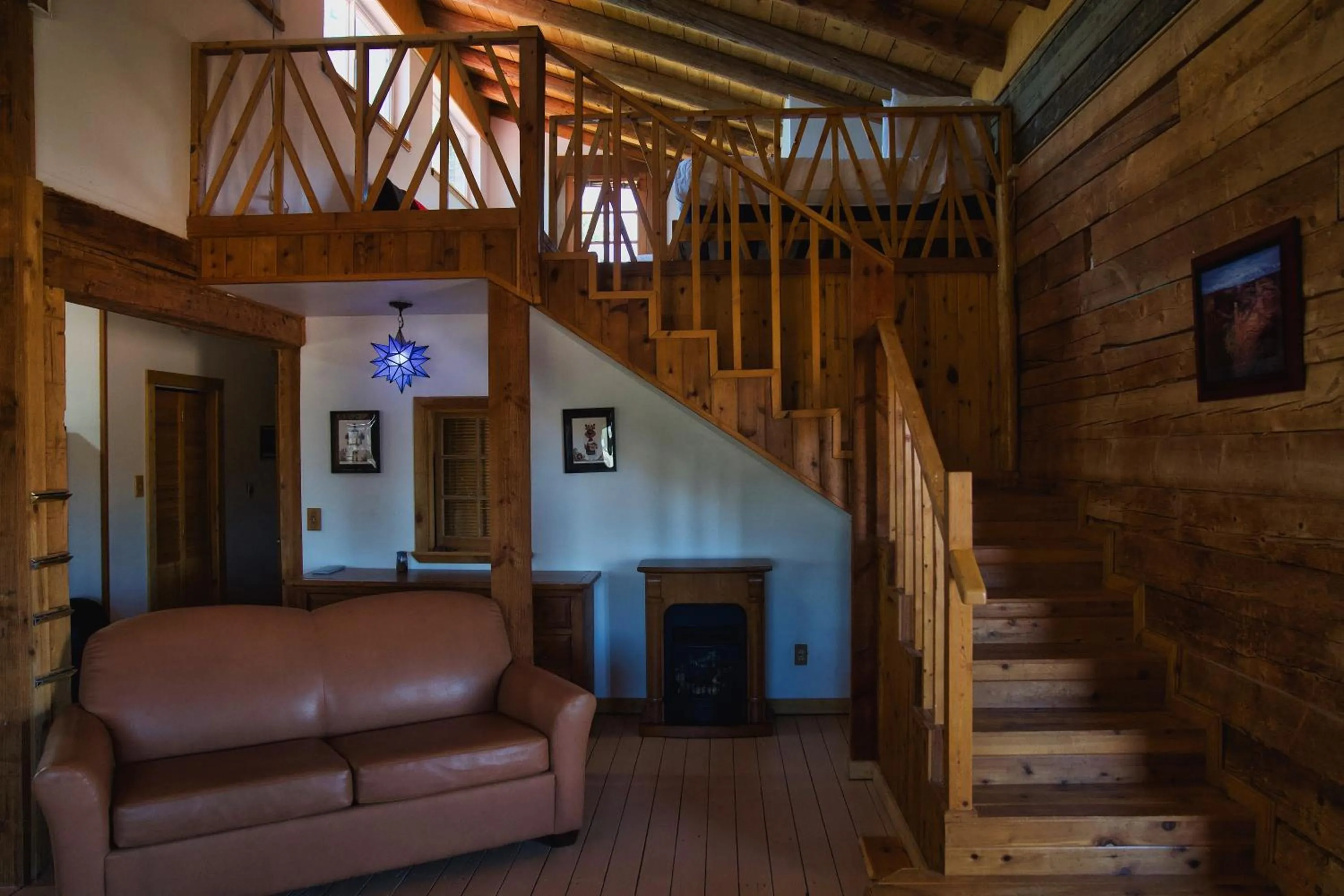 Living room in Lee's Ferry Lodge at Vermilion Cliffs