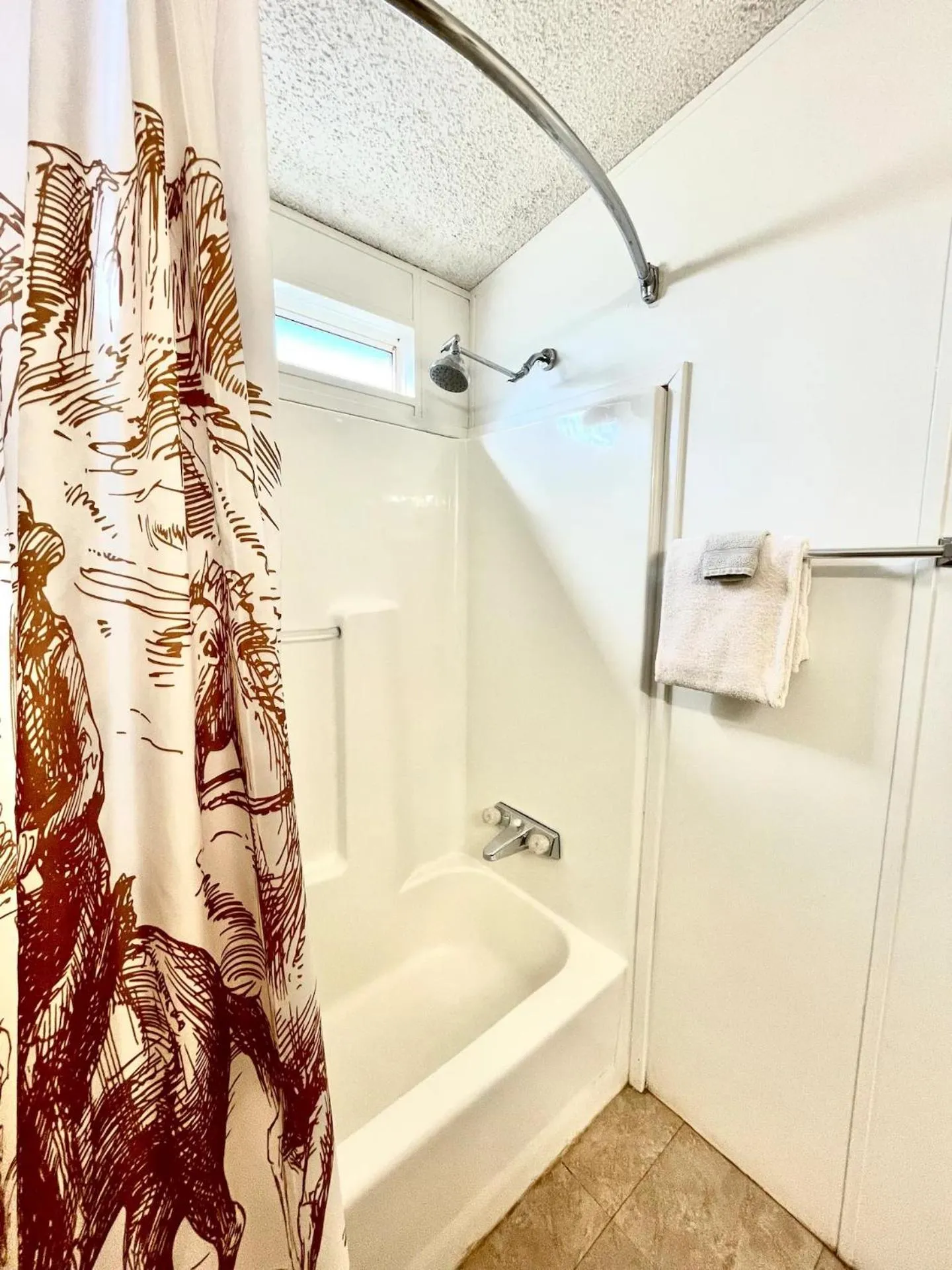 Shower in Lee's Ferry Lodge at Vermilion Cliffs