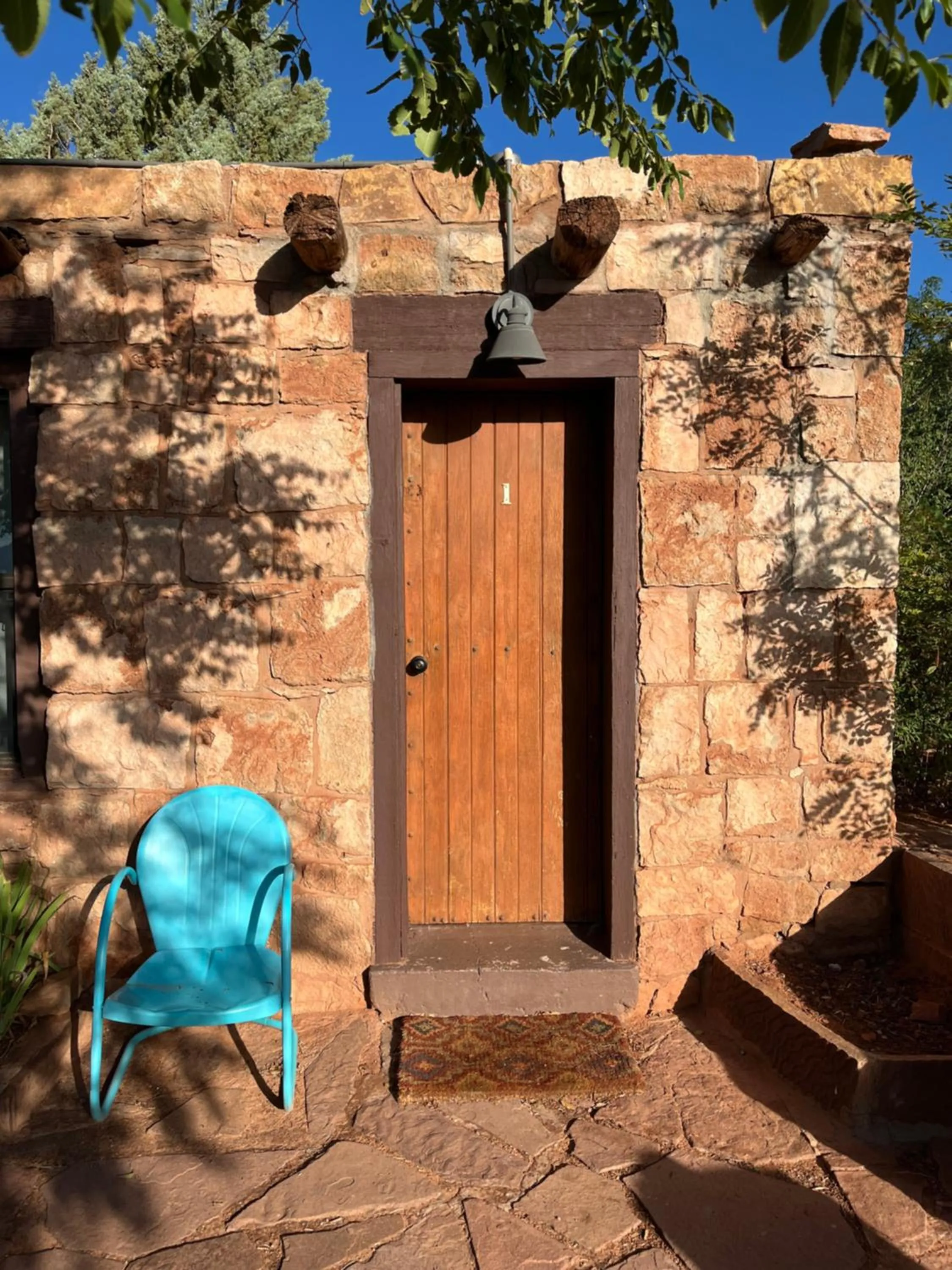 Facade/entrance in Lee's Ferry Lodge at Vermilion Cliffs