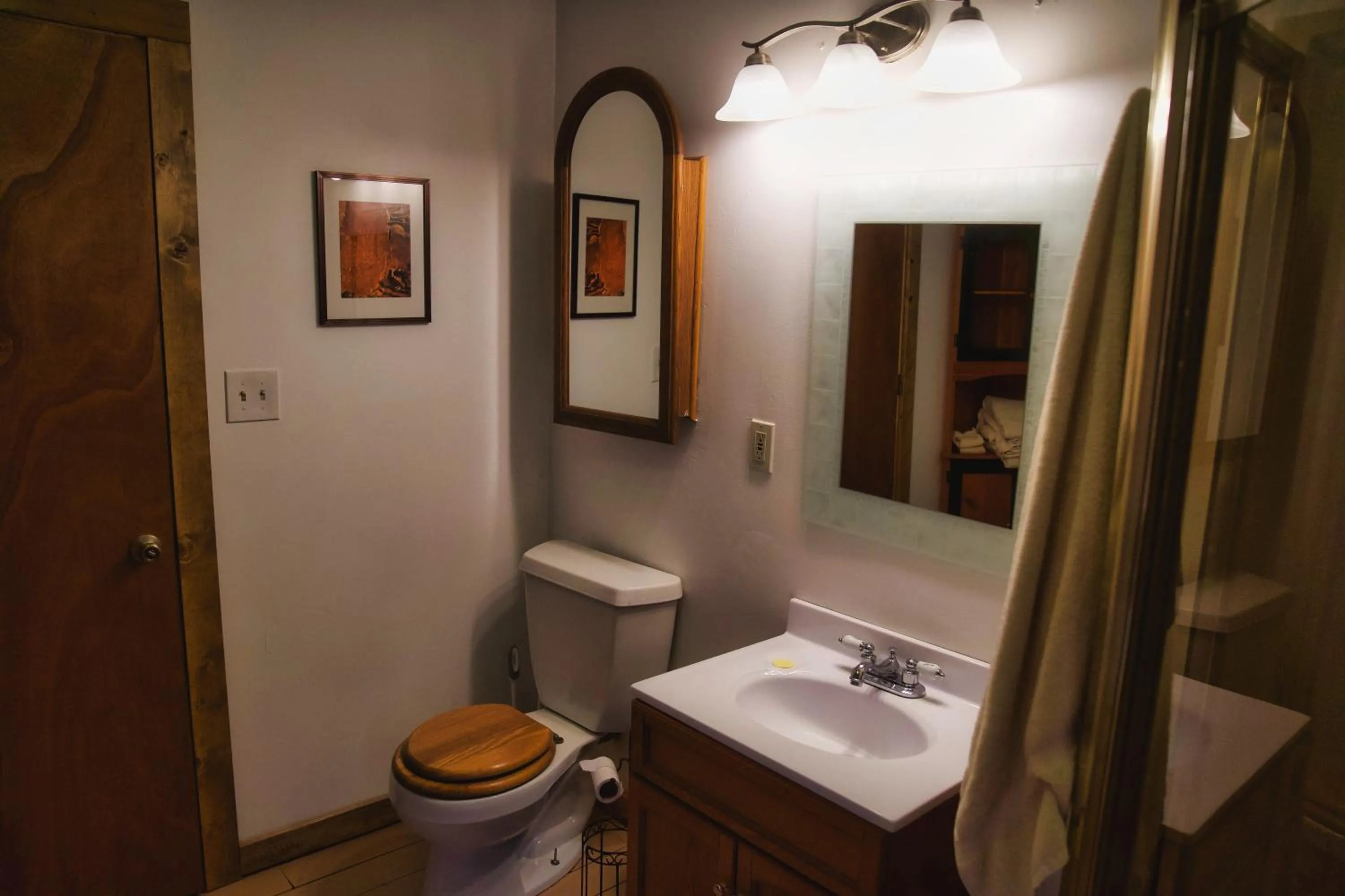 Shower in Lee's Ferry Lodge at Vermilion Cliffs