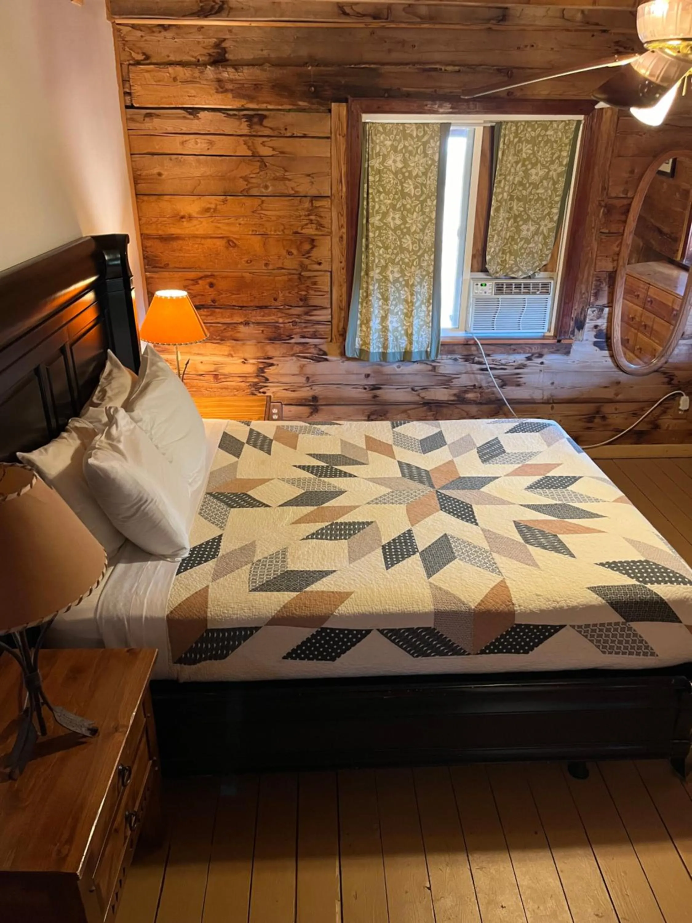Bed in Lee's Ferry Lodge at Vermilion Cliffs