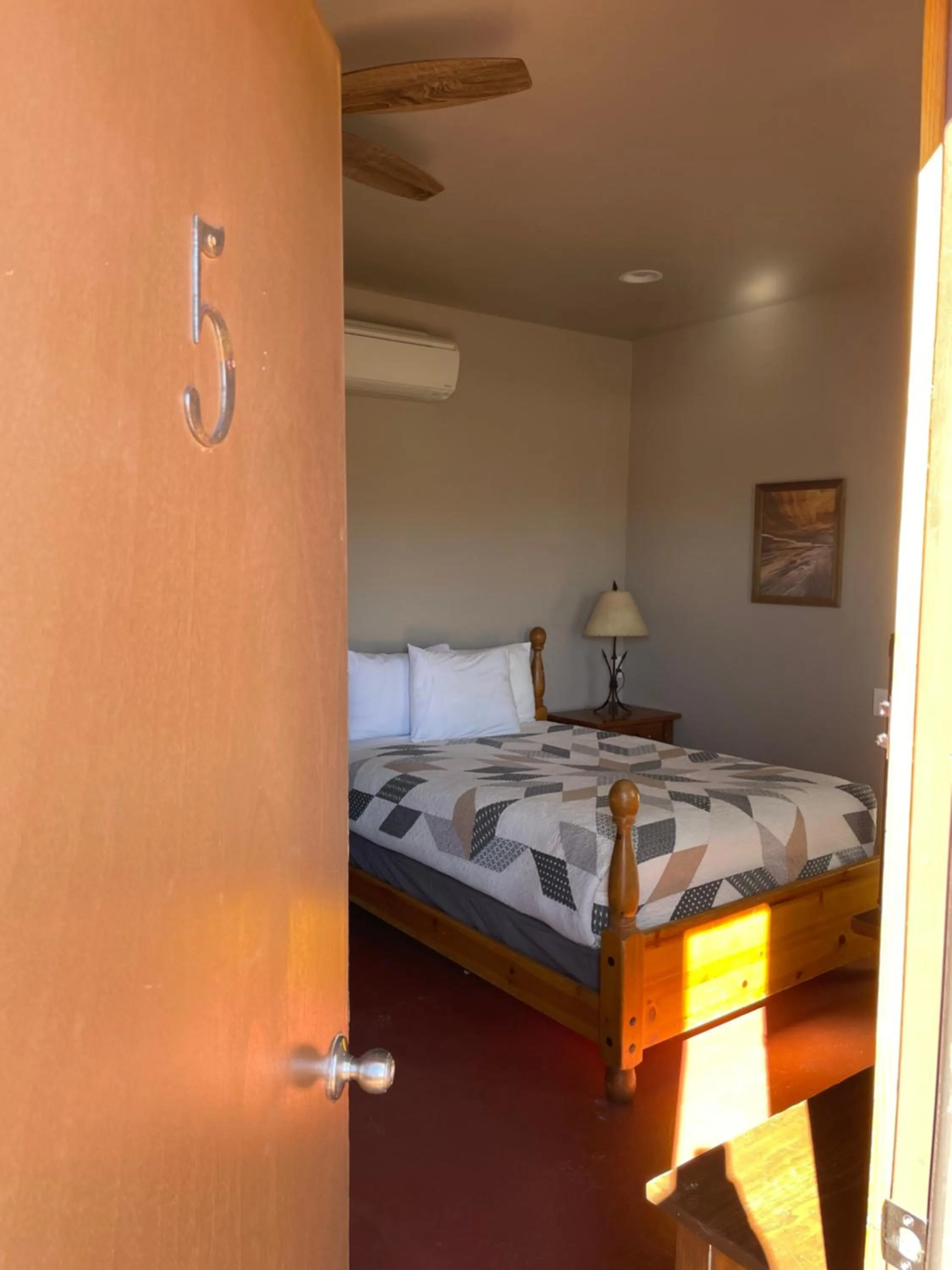 Facade/entrance, Bed in Lee's Ferry Lodge at Vermilion Cliffs