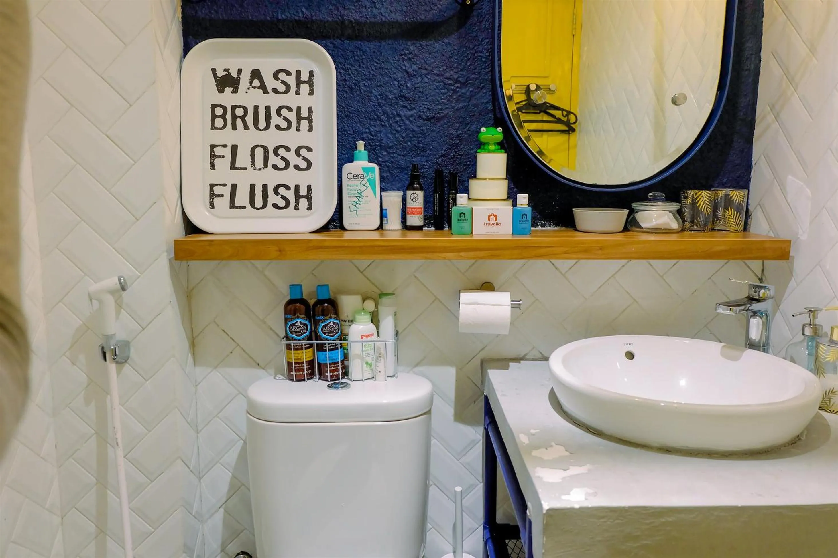 Modern and Stylish 2BR Pakubuwono Terrace Apartment By Travelio