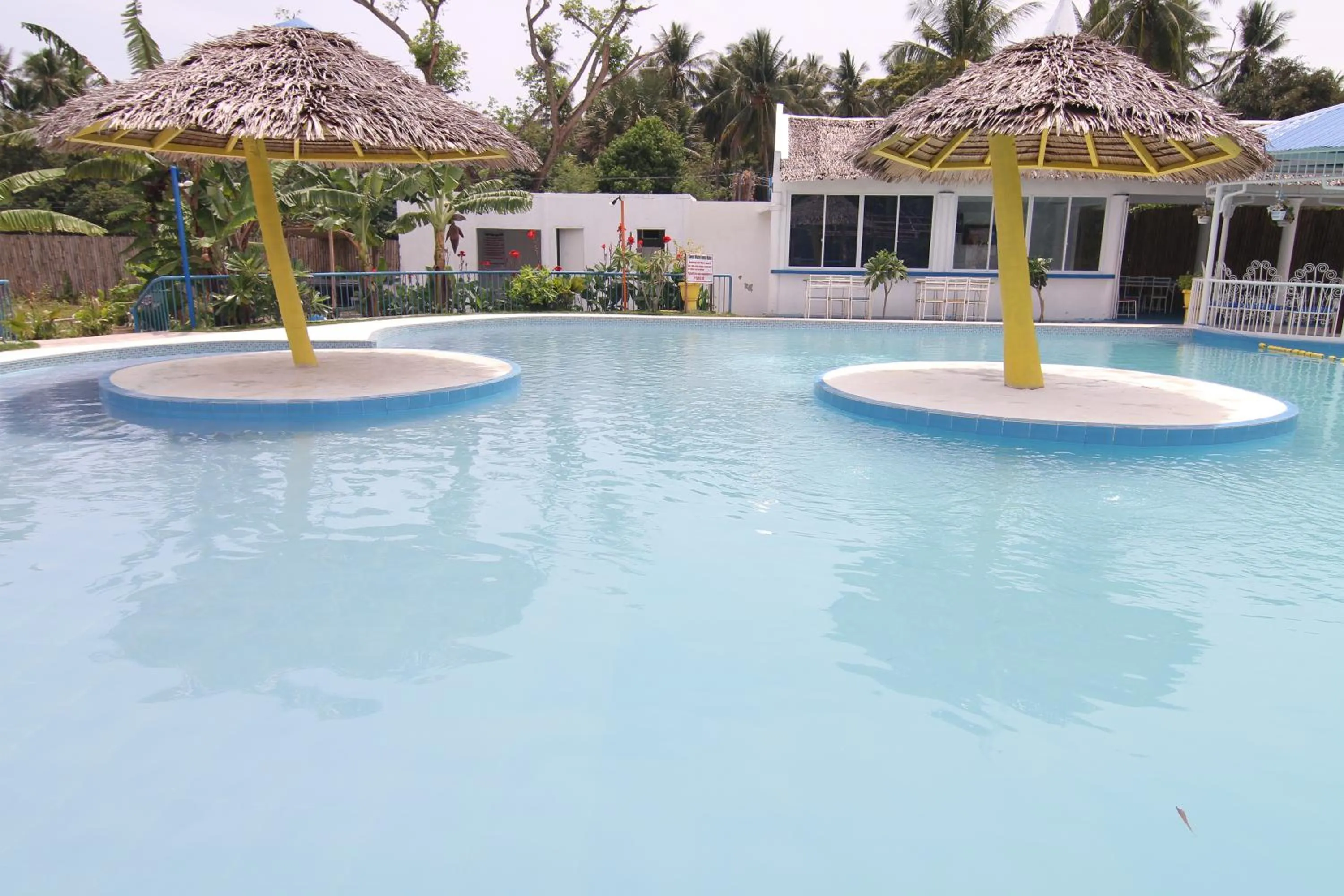 Restaurant/places to eat in SweetWater Resort