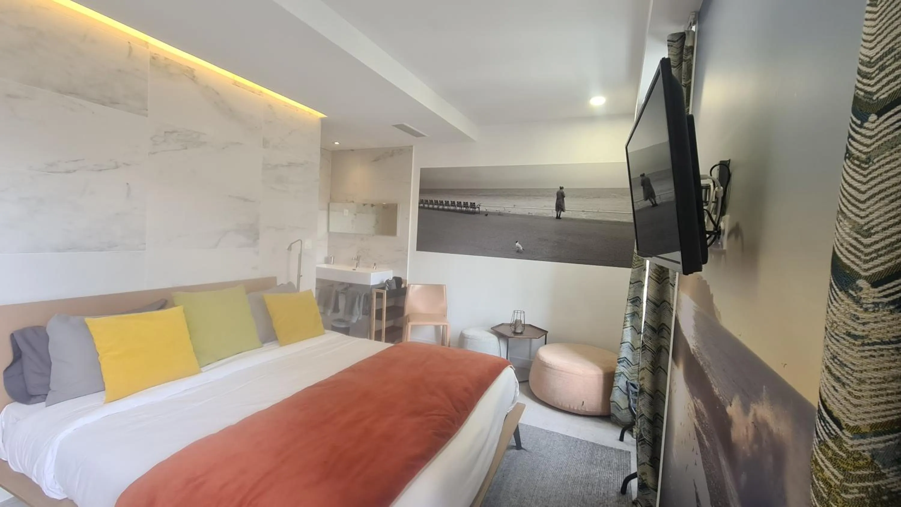 Bed in Le Petit Trianon et le Charme des Suites