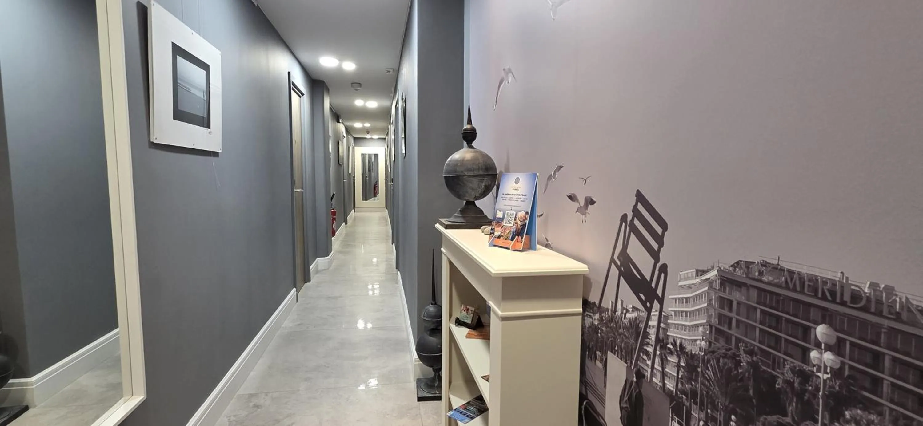 Facade/entrance in Le Petit Trianon et le Charme des Suites