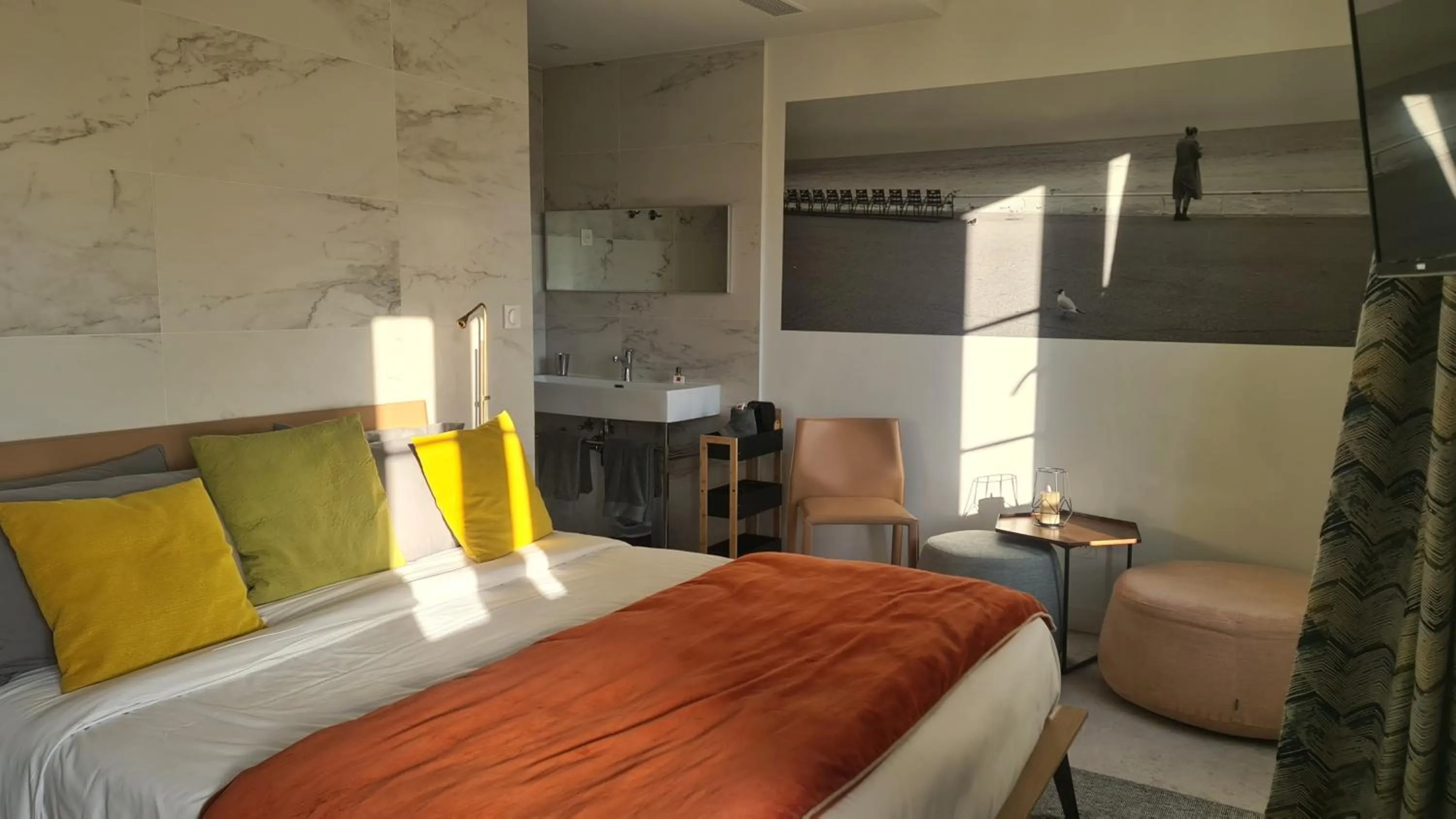 Bed in Le Petit Trianon et le Charme des Suites